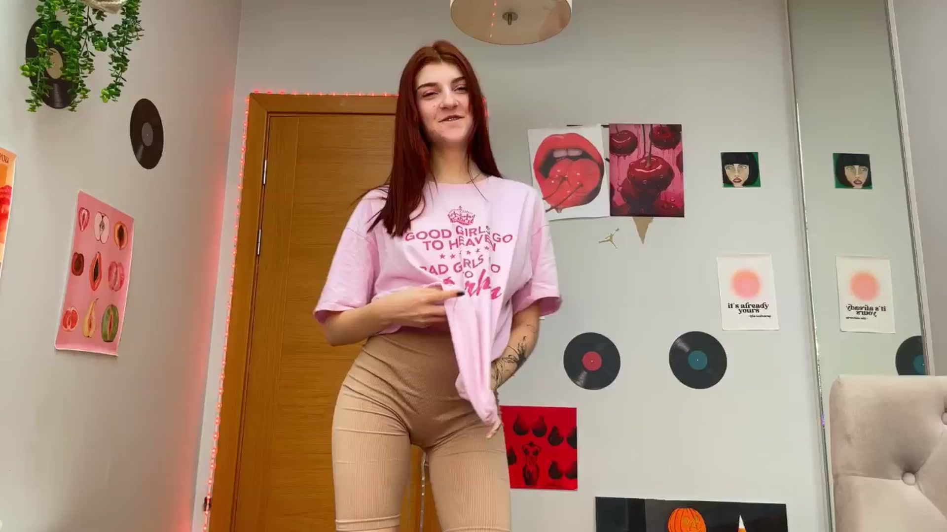 Gallery image thumbnail from BellaCute__'s myfreecams stream on, 12/03/2024, 08:58 image 17 of 20