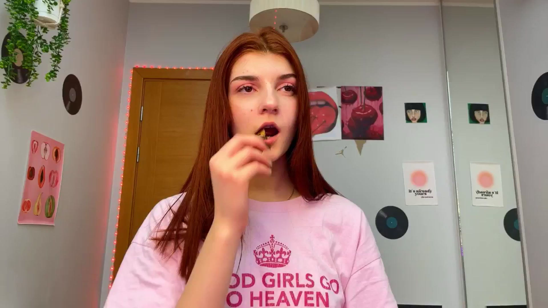 Gallery image thumbnail from BellaCute__'s myfreecams stream on, 12/03/2024, 08:58 image 12 of 20