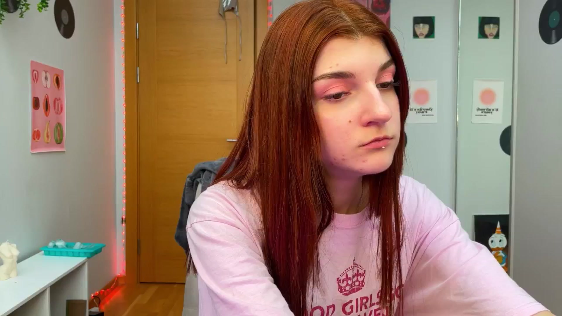 Gallery image thumbnail from BellaCute__'s myfreecams stream on, 12/03/2024, 10:16 image 11 of 20