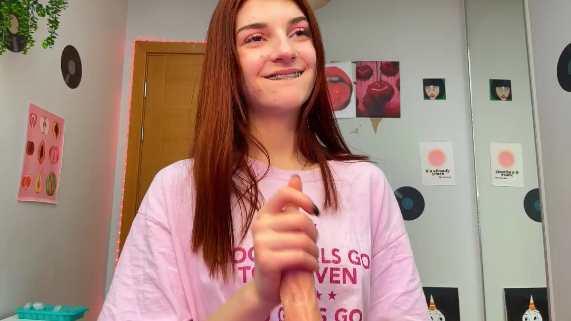 Gallery image thumbnail from BellaCute__'s myfreecams stream on, 12/03/2024, 10:16 image 18 of 20