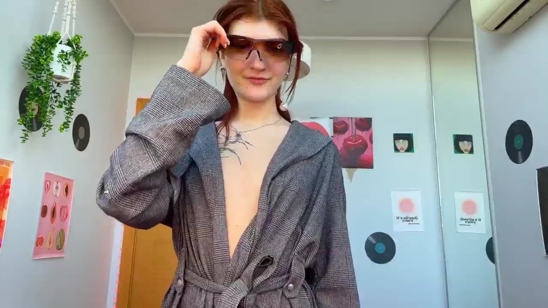 Gallery image thumbnail from BellaCute__'s myfreecams stream on, 12/04/2024, 09:07 image 13 of 20