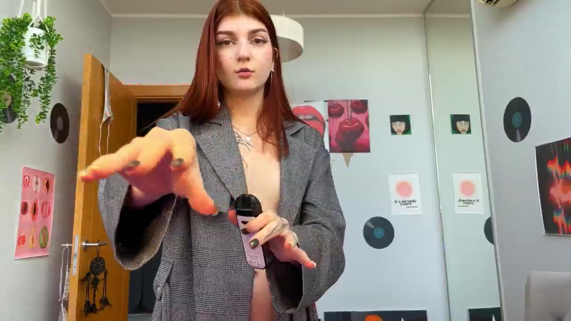 Gallery image thumbnail from BellaCute__'s myfreecams stream on, 12/04/2024, 09:49 image 7 of 20