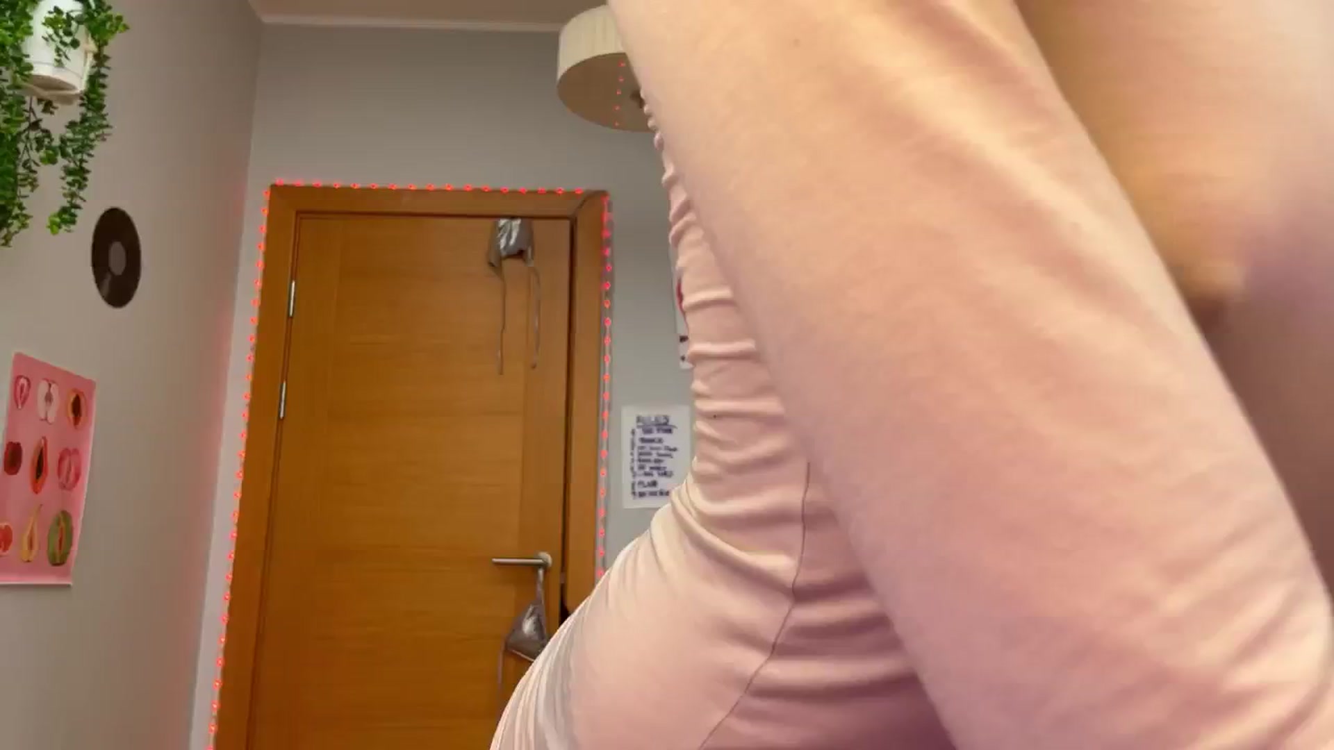 Gallery image thumbnail from BellaCute__'s myfreecams stream on, 12/05/2024, 10:16 image 9 of 20