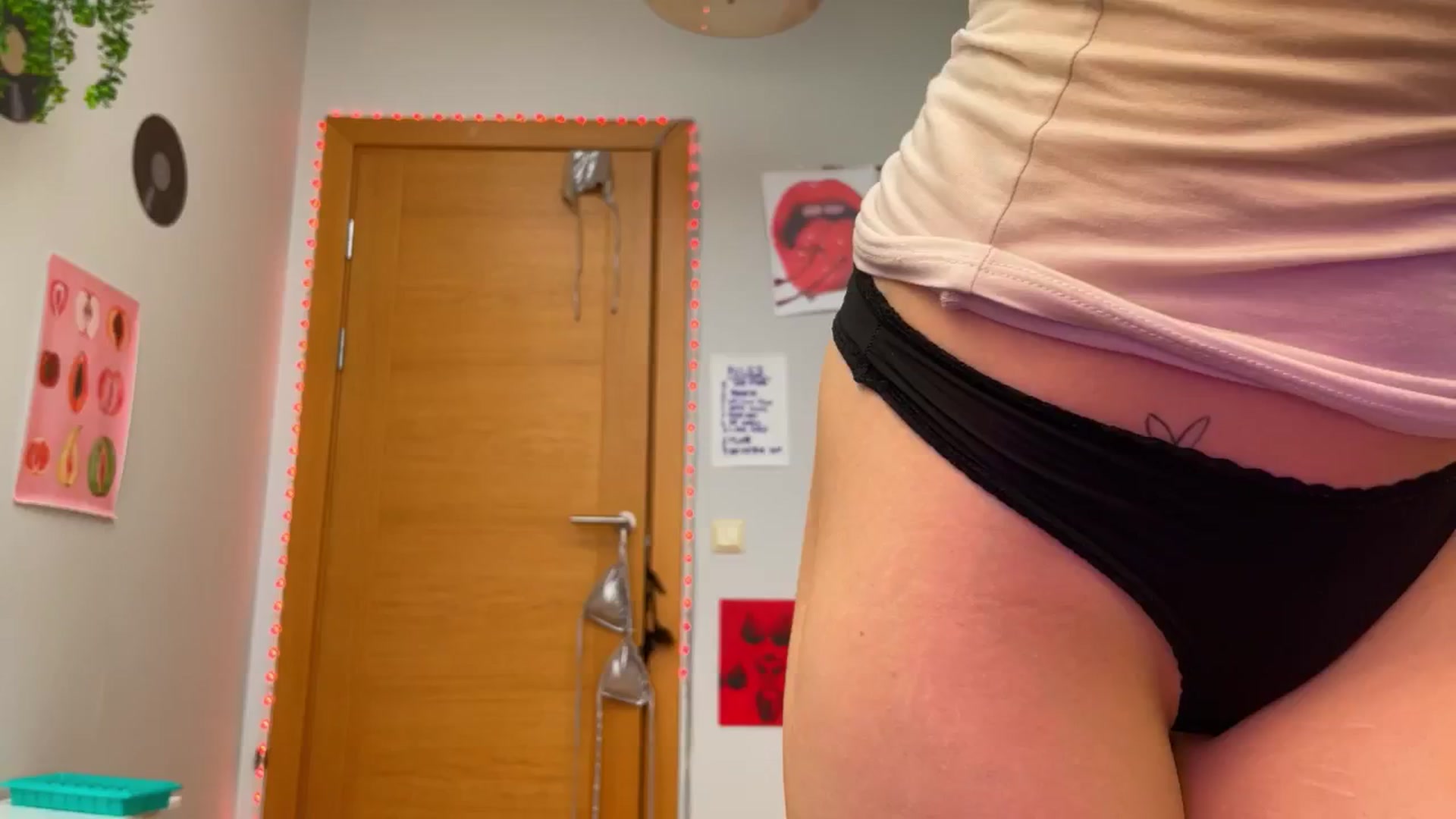 Gallery image thumbnail from BellaCute__'s myfreecams stream on, 12/05/2024, 10:16 image 3 of 20