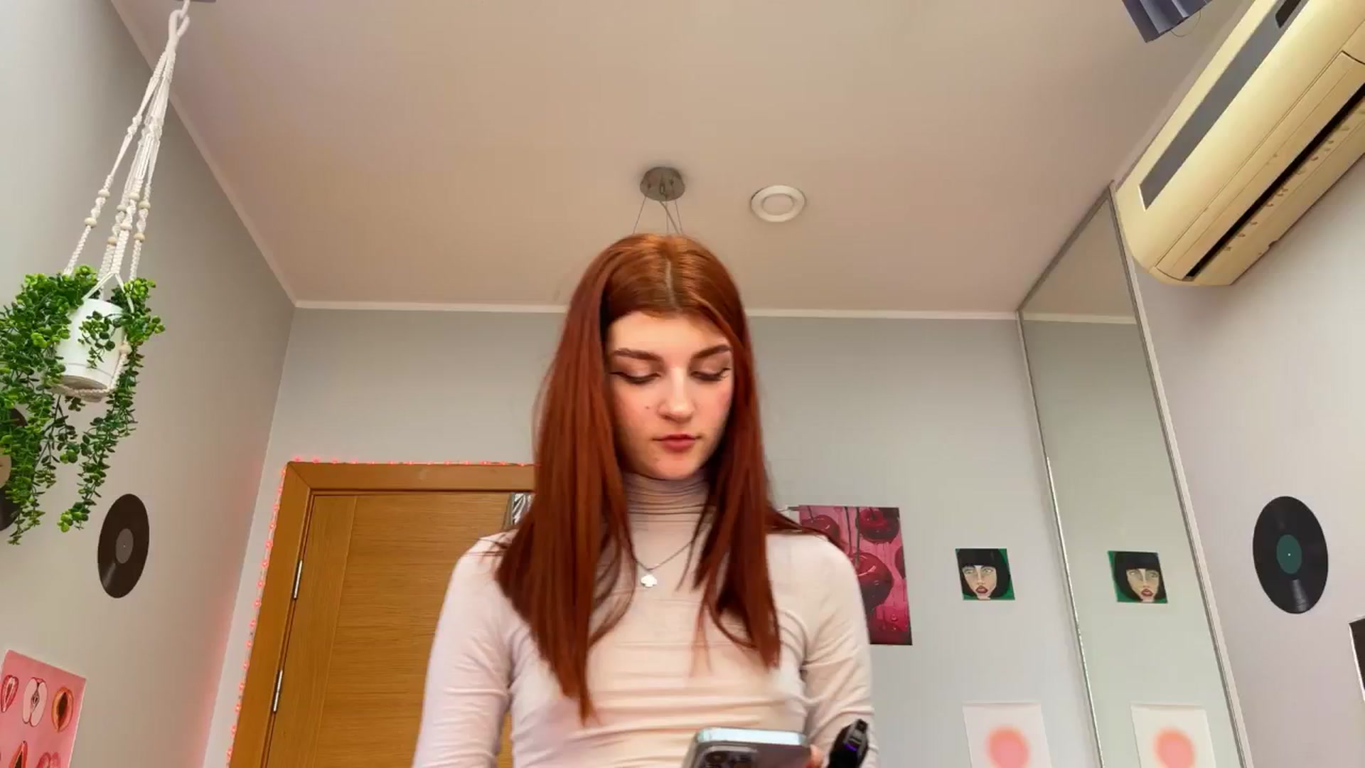 Gallery image thumbnail from BellaCute__'s myfreecams stream on, 12/05/2024, 10:16 image 12 of 20