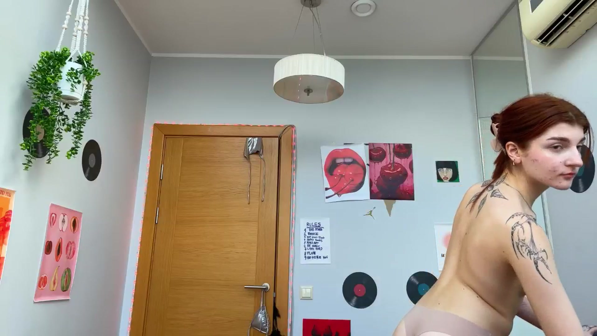 Gallery image thumbnail from BellaCute__'s myfreecams stream on, 12/09/2024, 11:17 image 11 of 20