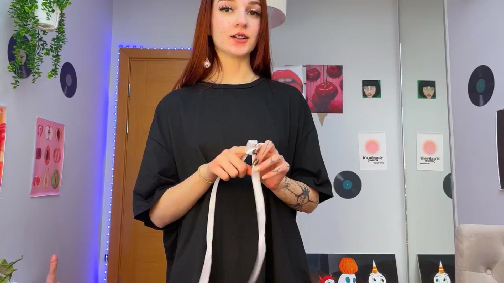Gallery image thumbnail from BellaCute__'s myfreecams stream on, 12/12/2024, 10:48 image 13 of 20
