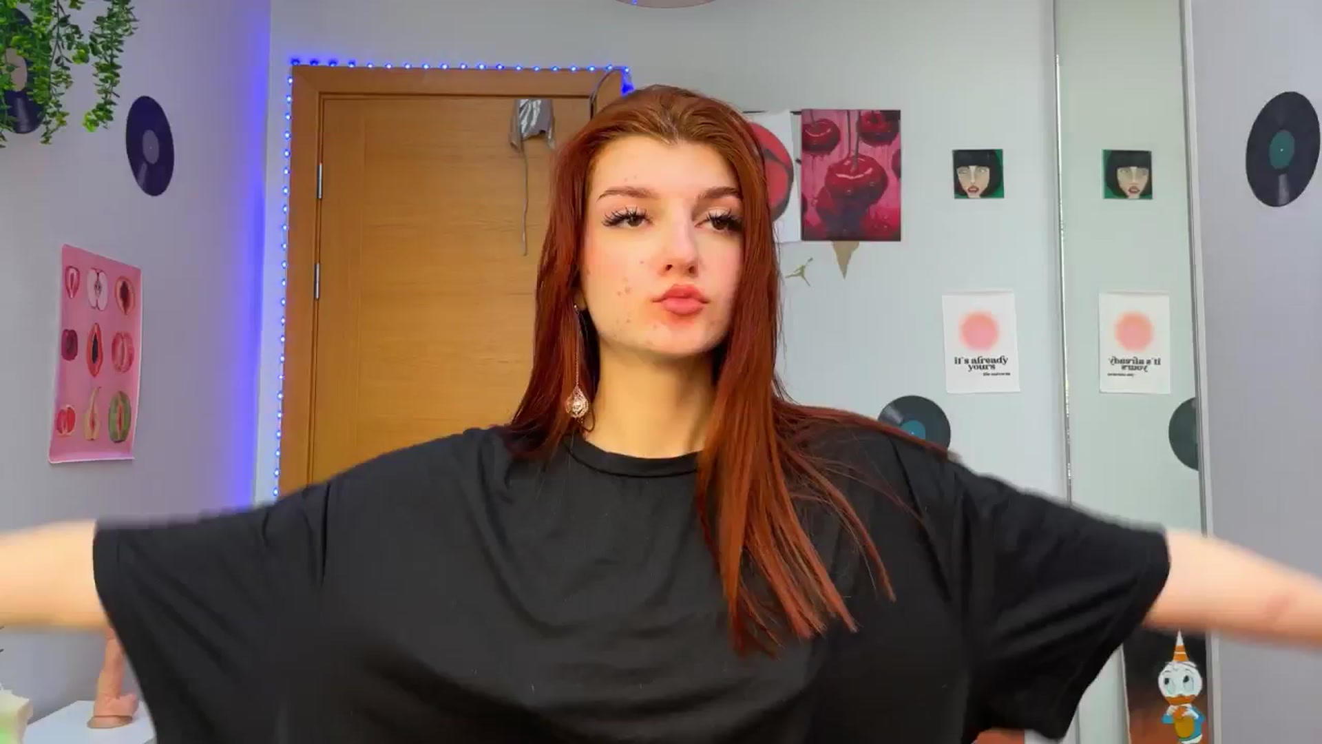Gallery image thumbnail from BellaCute__'s myfreecams stream on, 12/12/2024, 10:48 image 1 of 20