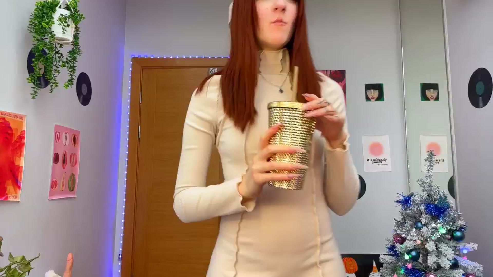 Gallery image thumbnail from BellaCute__'s myfreecams stream on, 12/14/2024, 09:52 image 12 of 20