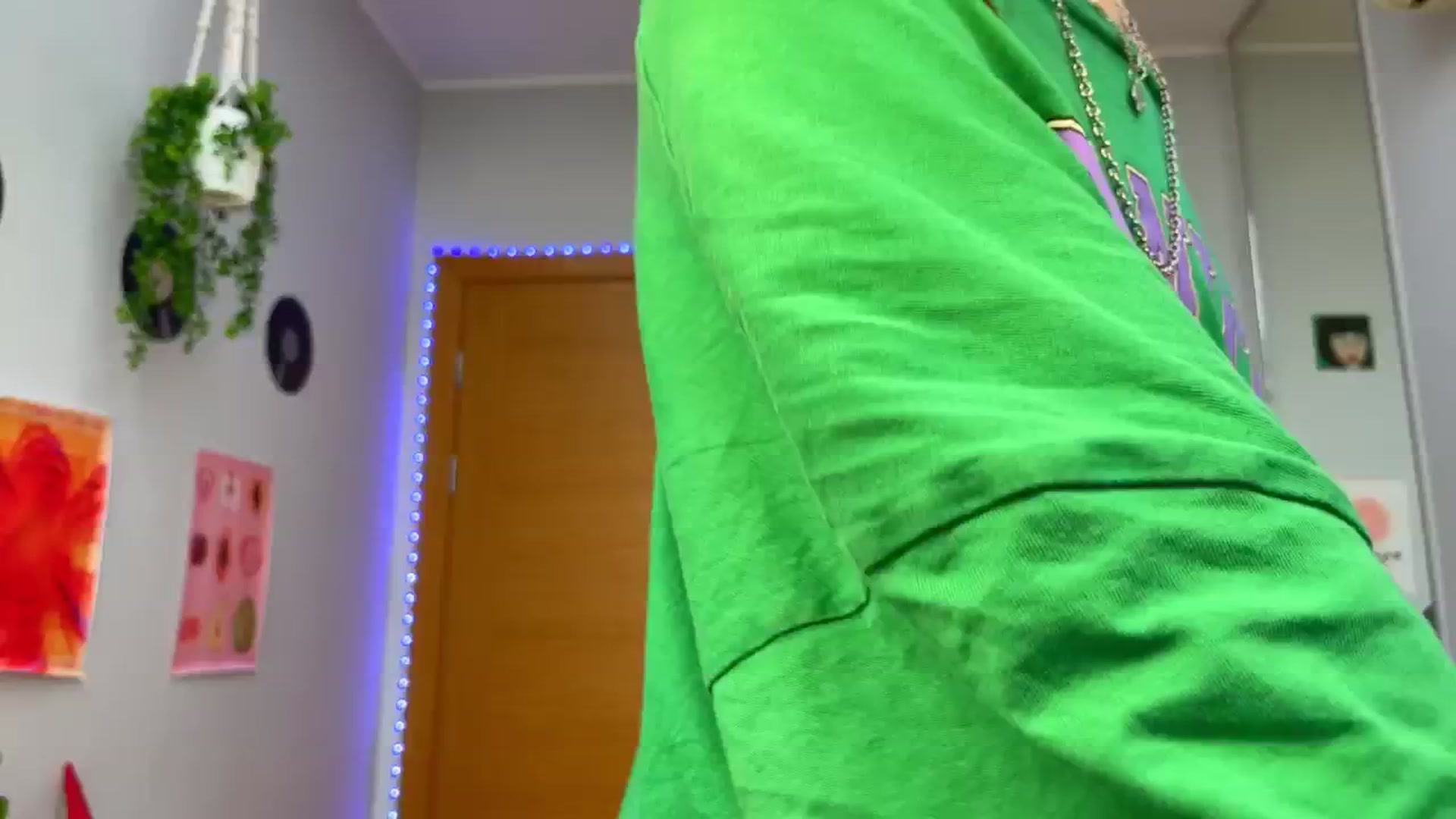 Gallery image thumbnail from BellaCute__'s myfreecams stream on, 12/17/2024, 12:51 image 8 of 20