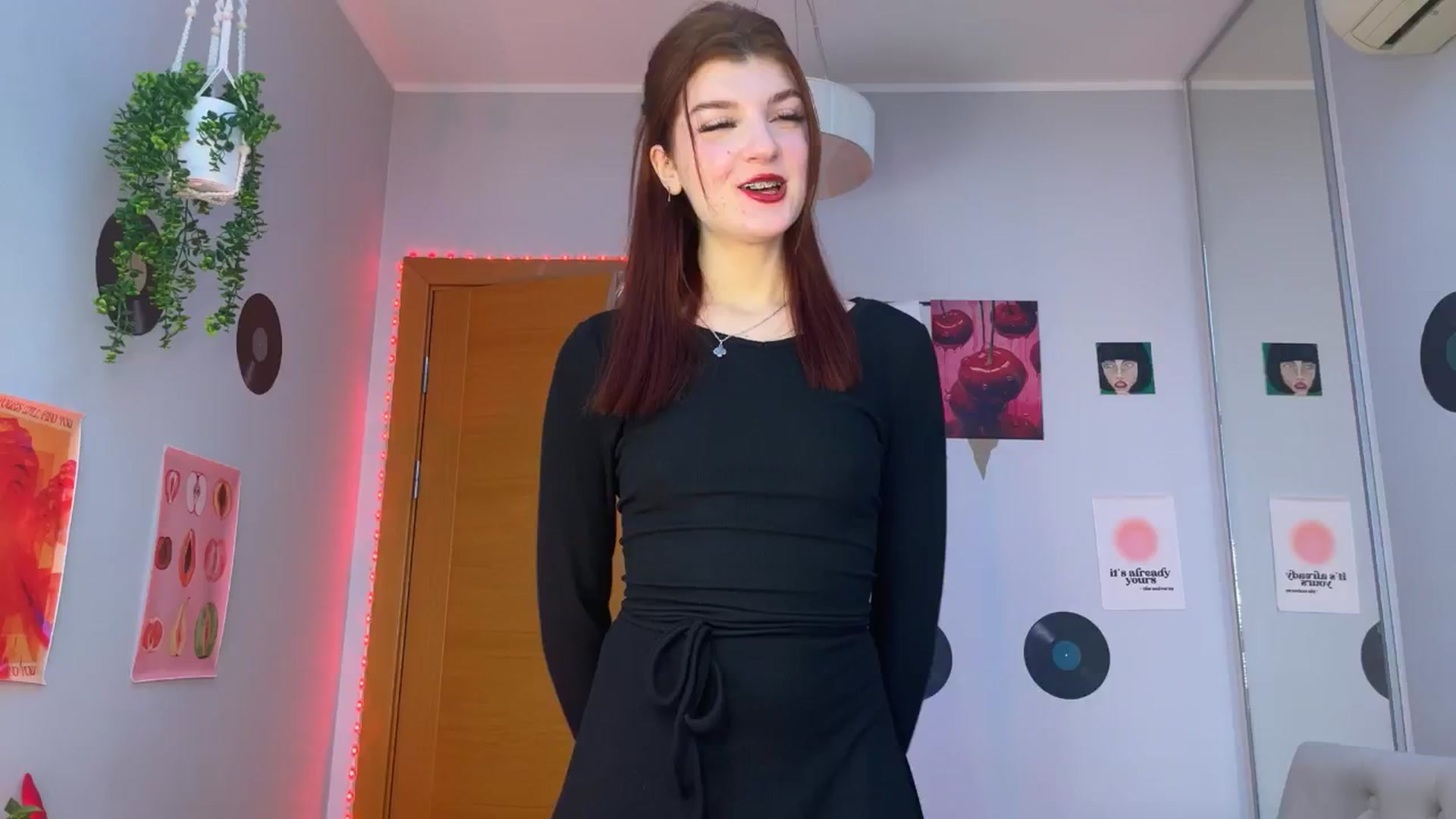 Gallery image thumbnail from BellaCute__'s myfreecams stream on, 12/18/2024, 09:44 image 1 of 20