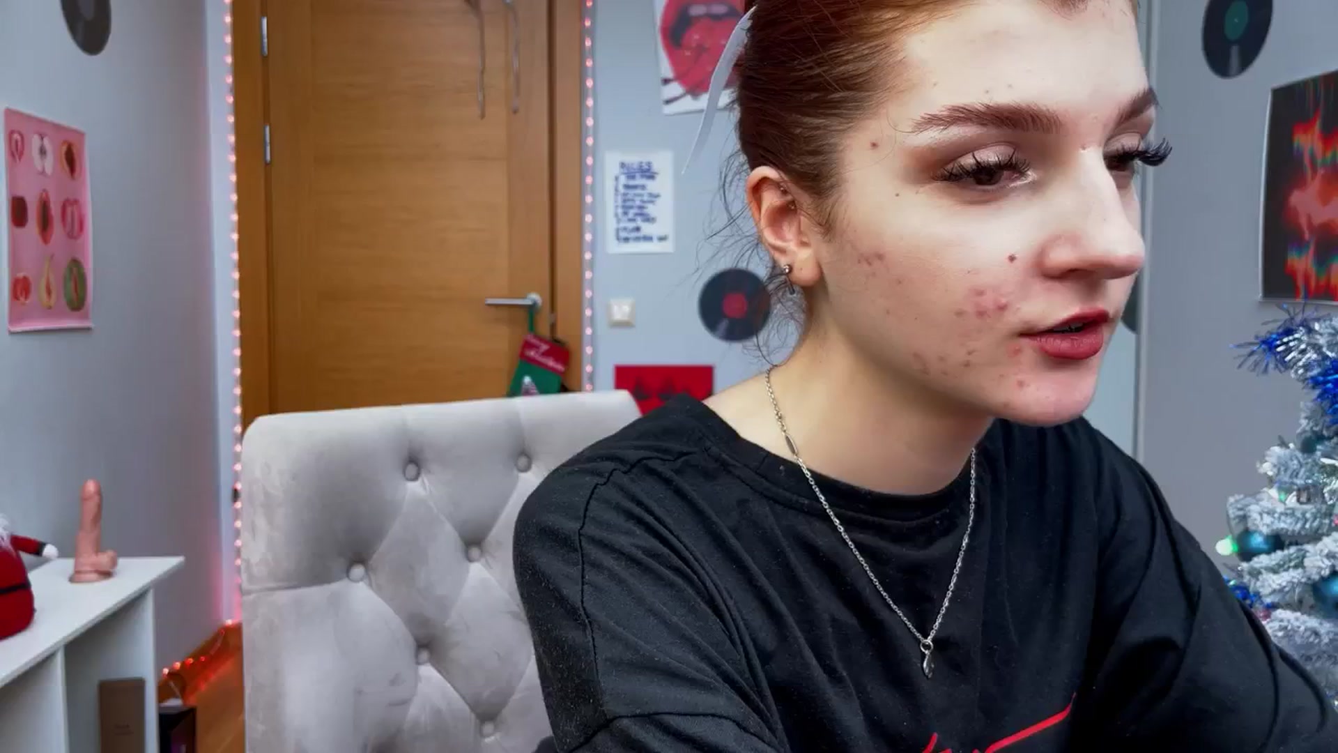 Gallery image thumbnail from BellaCute__'s myfreecams stream on, 12/19/2024, 12:06 image 6 of 20