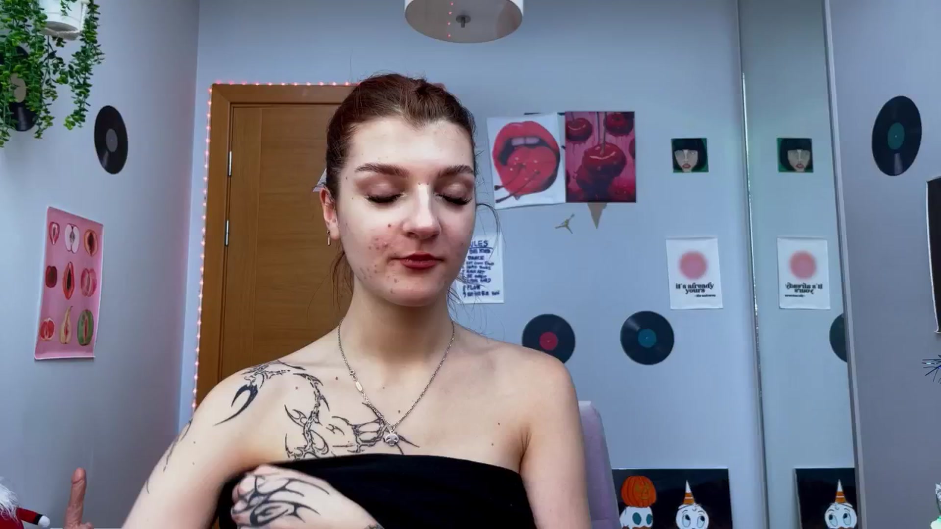Gallery image thumbnail from BellaCute__'s myfreecams stream on, 12/19/2024, 12:06 image 9 of 20