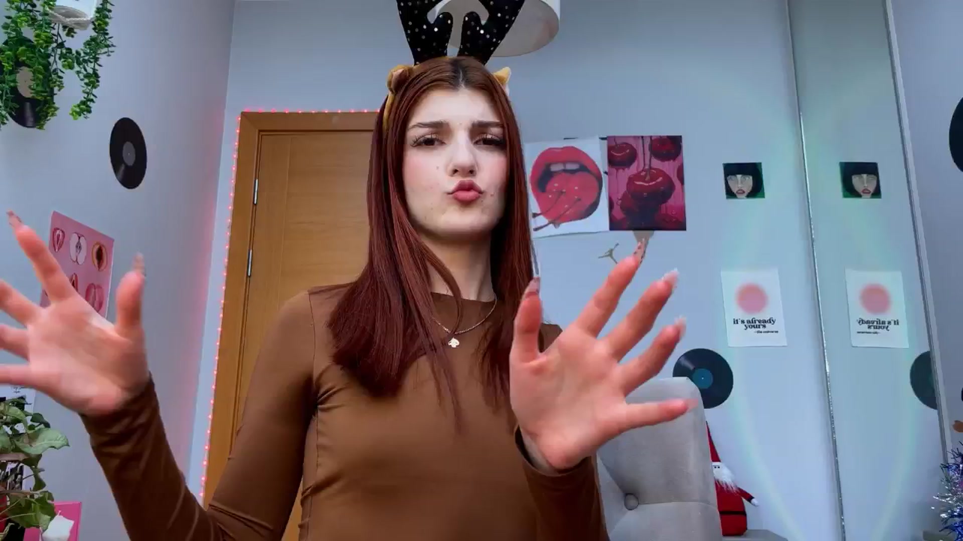 Gallery image thumbnail from BellaCute__'s myfreecams stream on, 12/28/2024, 13:41 image 8 of 20