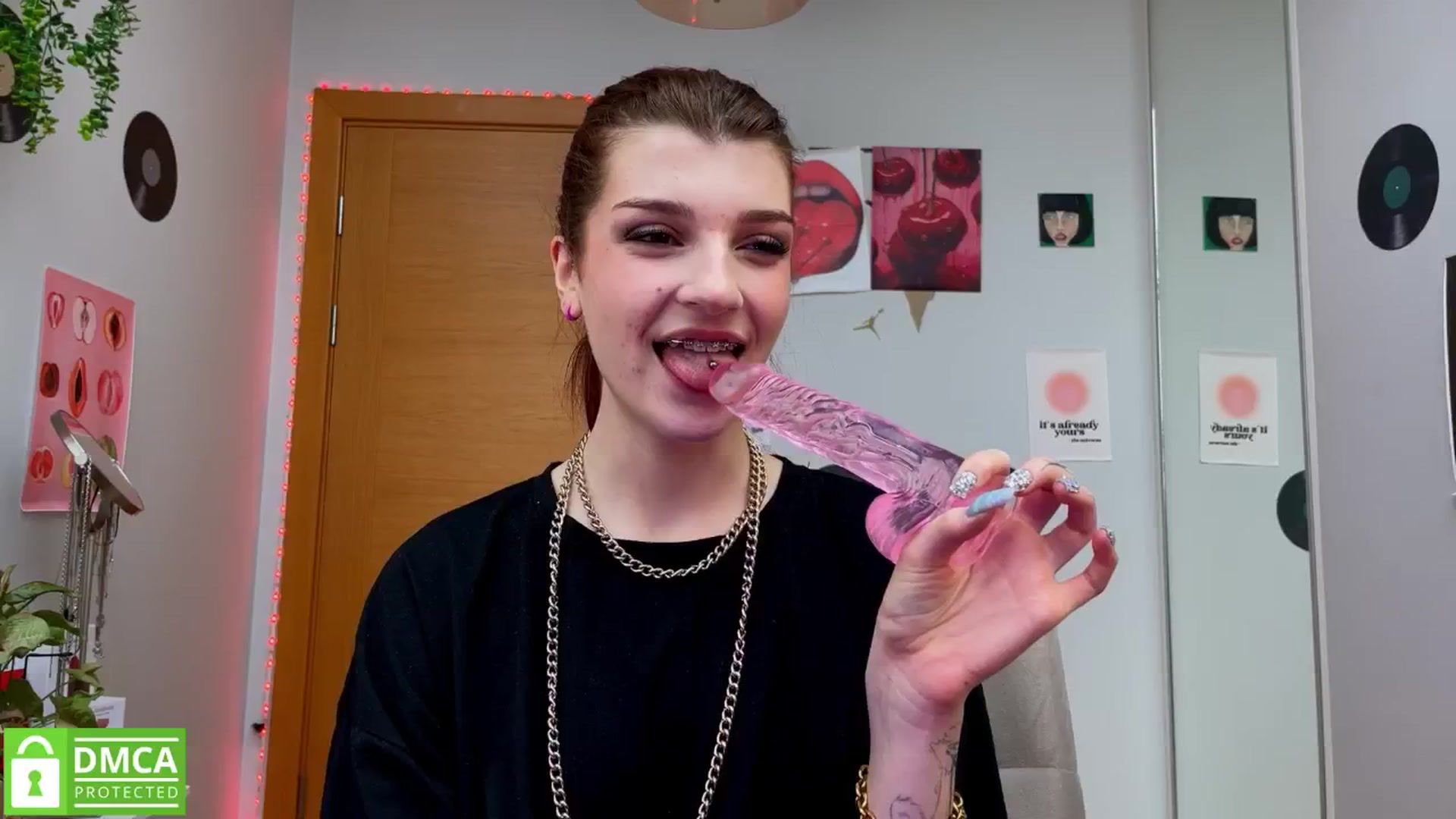 Gallery image thumbnail from BellaCute__'s myfreecams stream on, 01/23/2025, 12:38 image 14 of 20