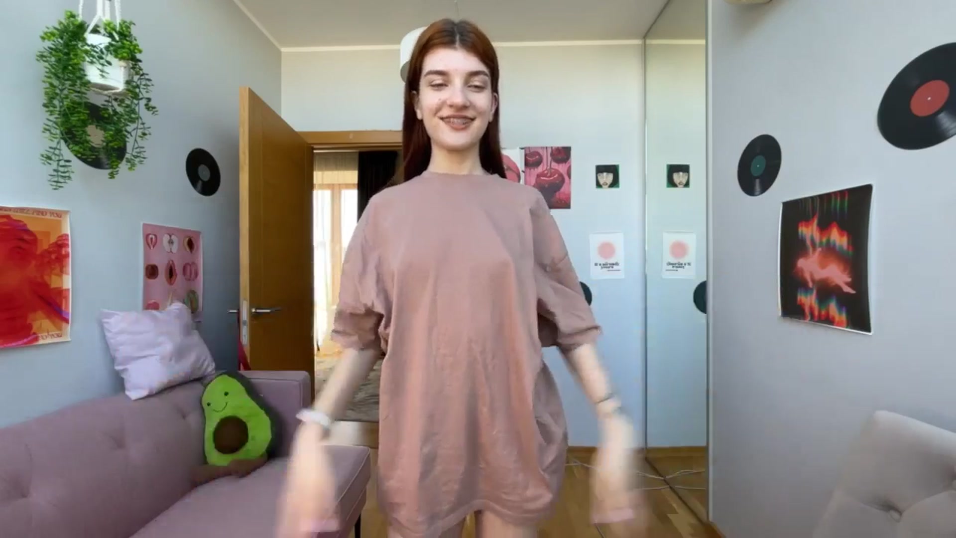 Gallery image thumbnail from BellaCute__'s myfreecams stream on, 05/21/2025, 07:59 image 18 of 20