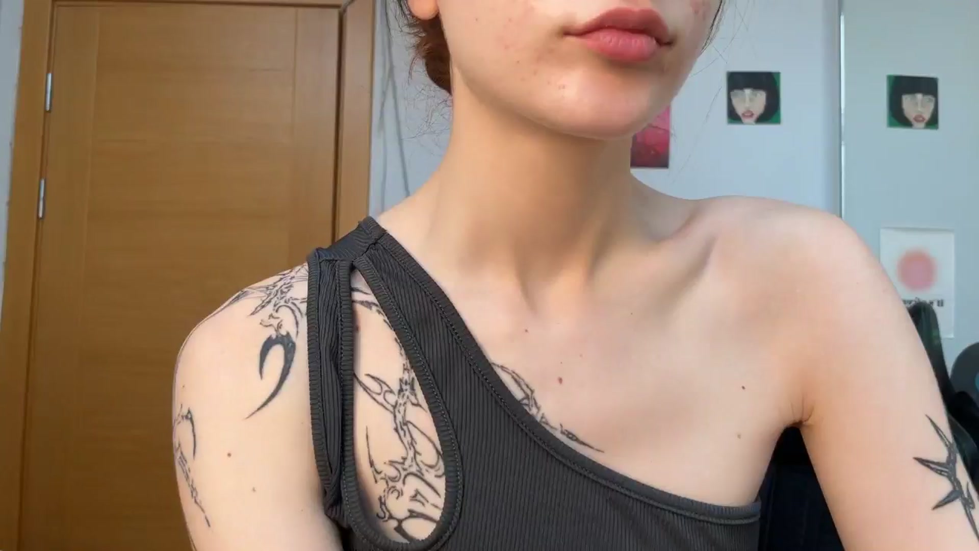 Gallery image thumbnail from BellaCute__'s myfreecams stream on, 06/25/2025, 07:43 image 10 of 20