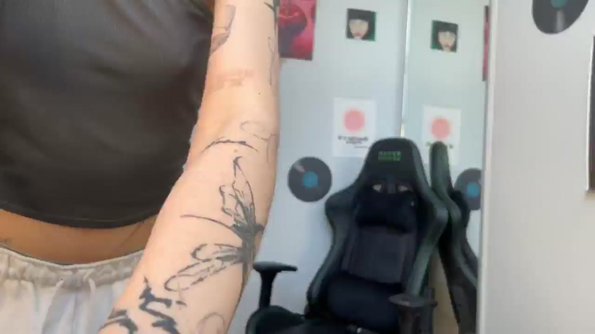 Gallery image thumbnail from BellaCute__'s myfreecams stream on, 06/25/2025, 07:43 image 6 of 20