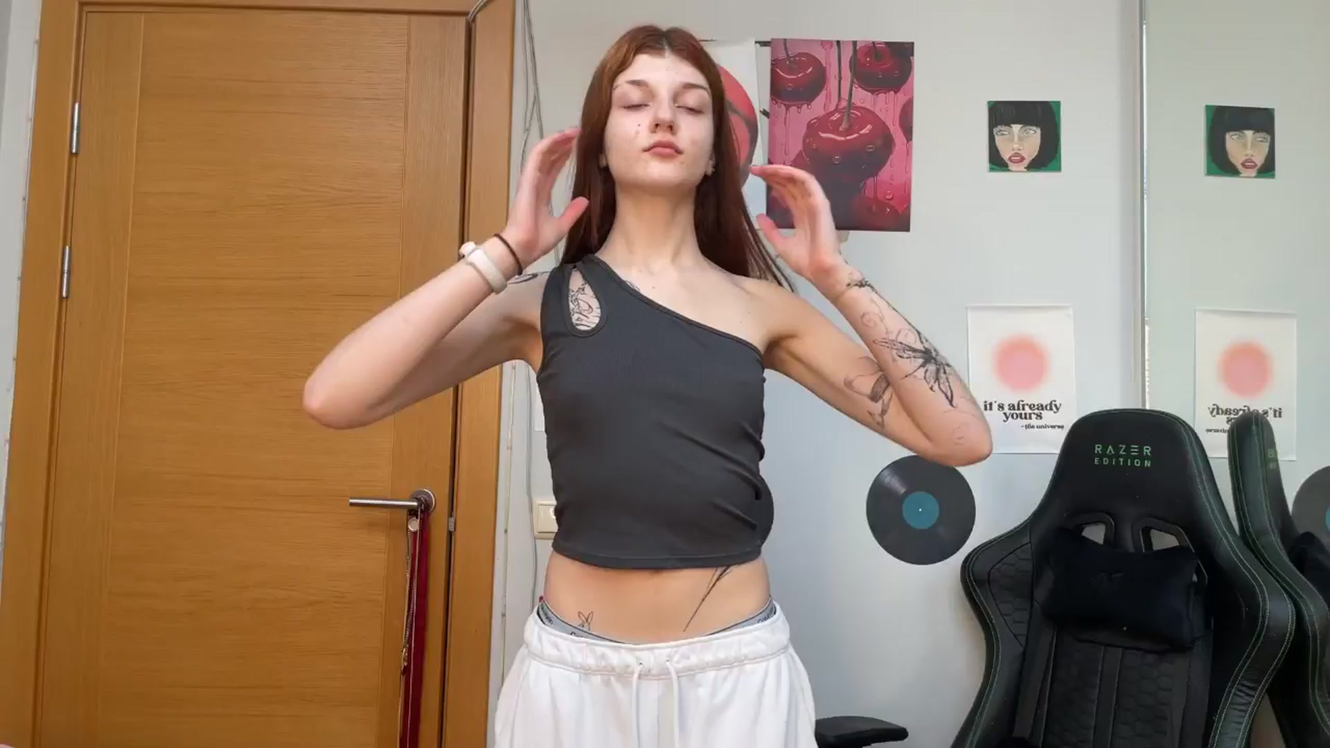 Gallery image thumbnail from BellaCute__'s myfreecams stream on, 06/25/2025, 07:43 image 7 of 20