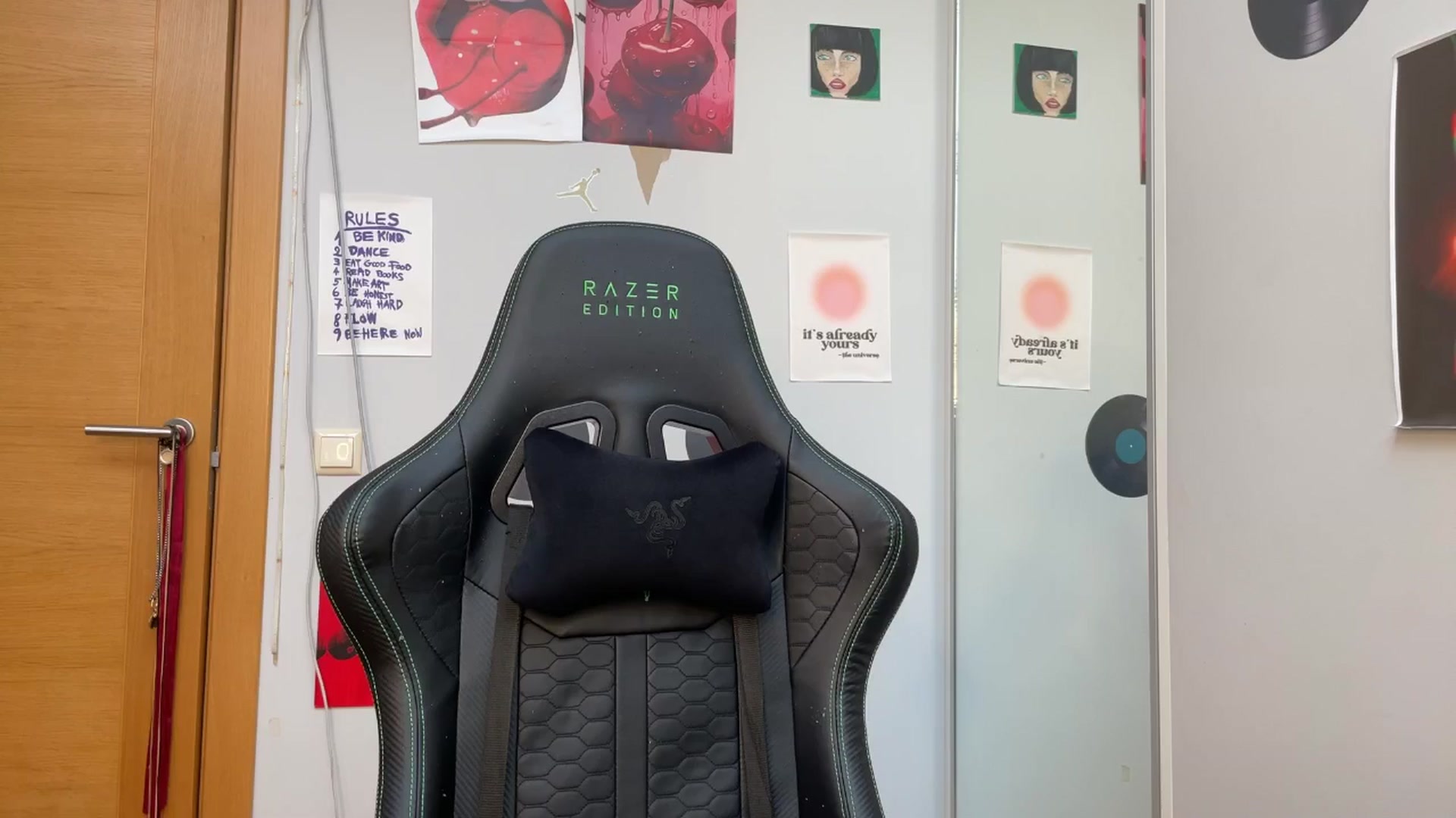 Gallery image thumbnail from BellaCute__'s myfreecams stream on, 06/25/2025, 07:43 image 4 of 20