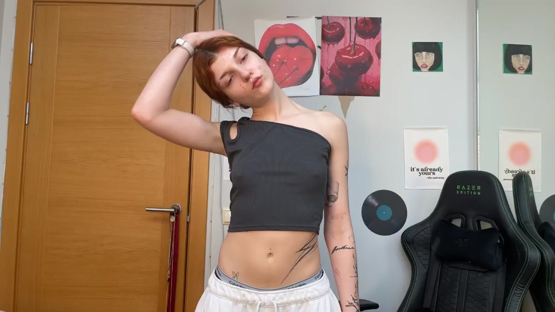 Gallery image thumbnail from BellaCute__'s myfreecams stream on, 06/25/2025, 07:43 image 9 of 20