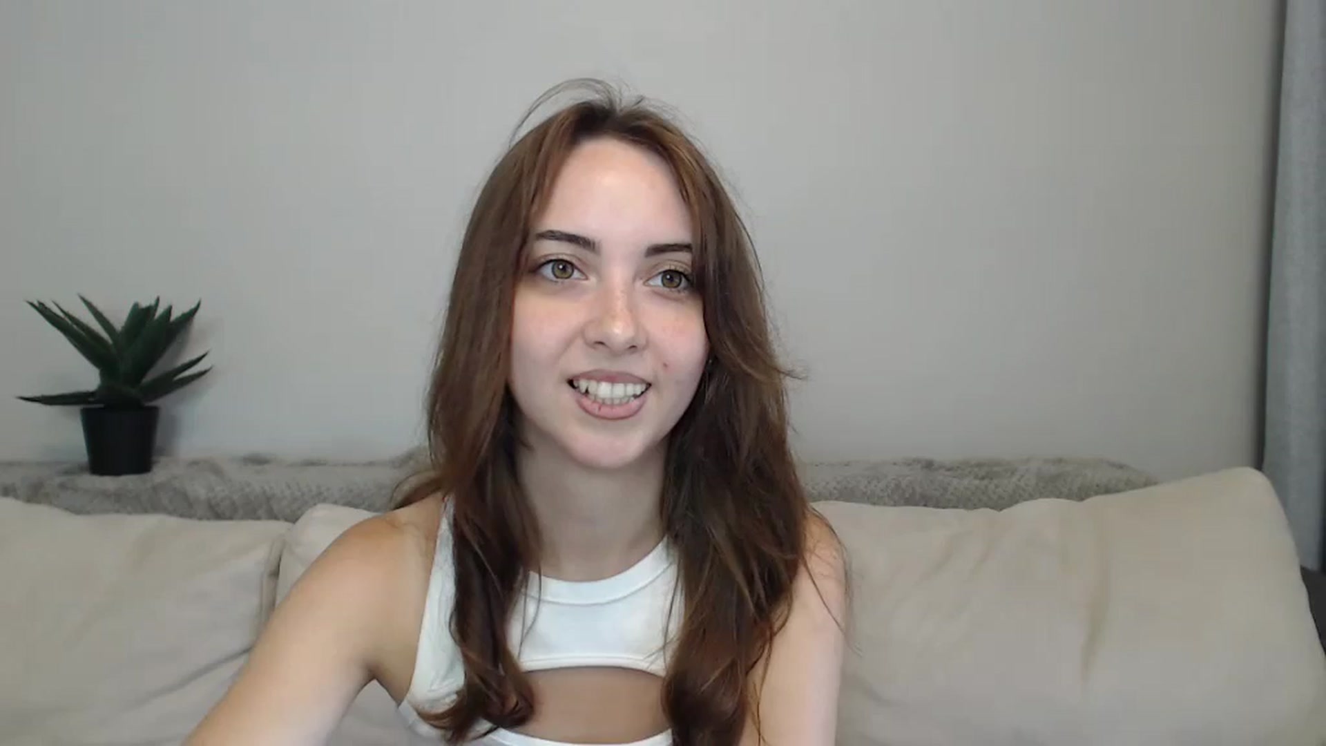 Gallery image thumbnail from BellaDream_m's myfreecams stream on, 07/05/2024, 07:15 image 16 of 20
