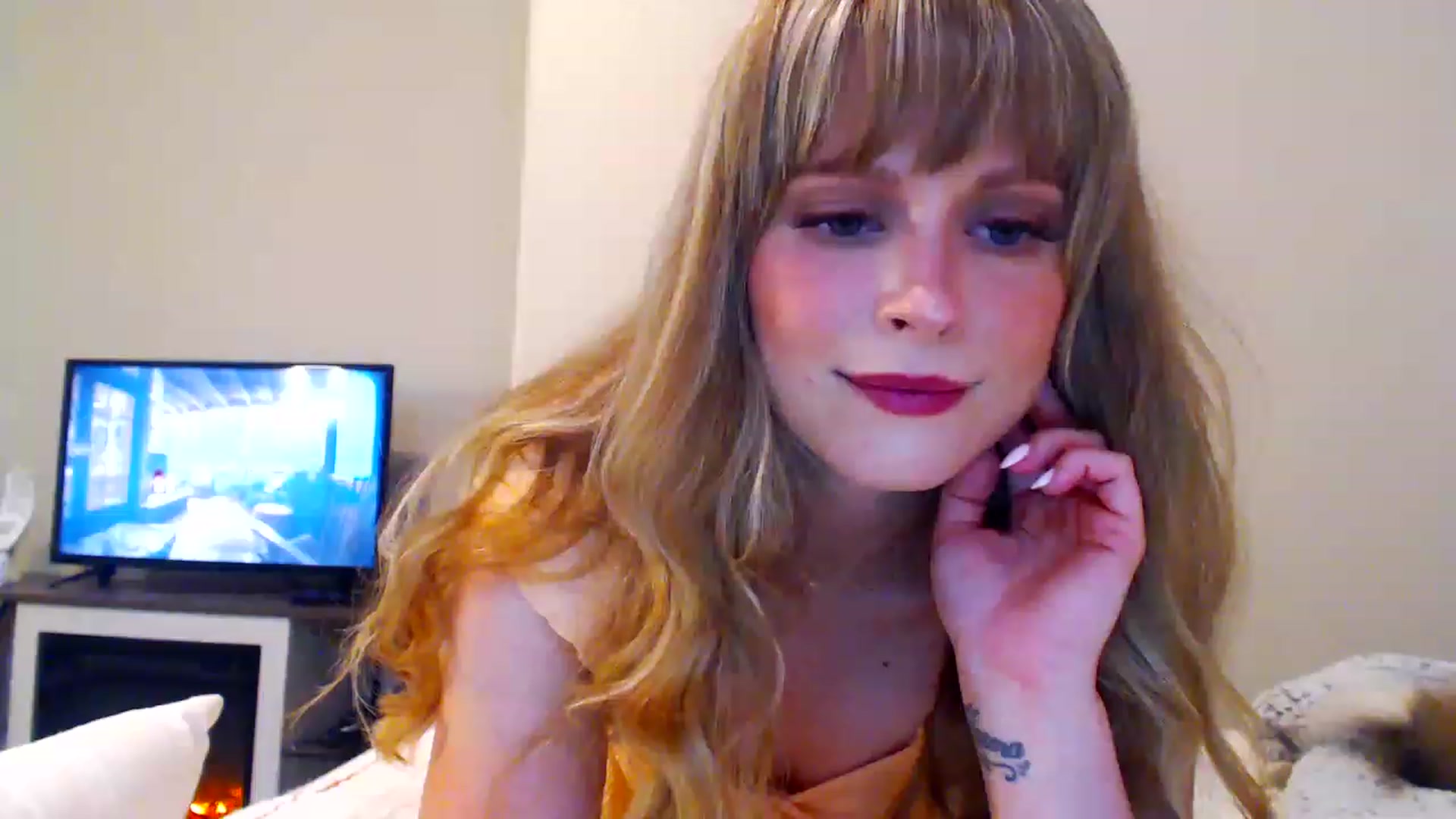 Gallery image thumbnail from BellaFairfox's myfreecams stream on, 06/26/2023, 19:35 image 4 of 20