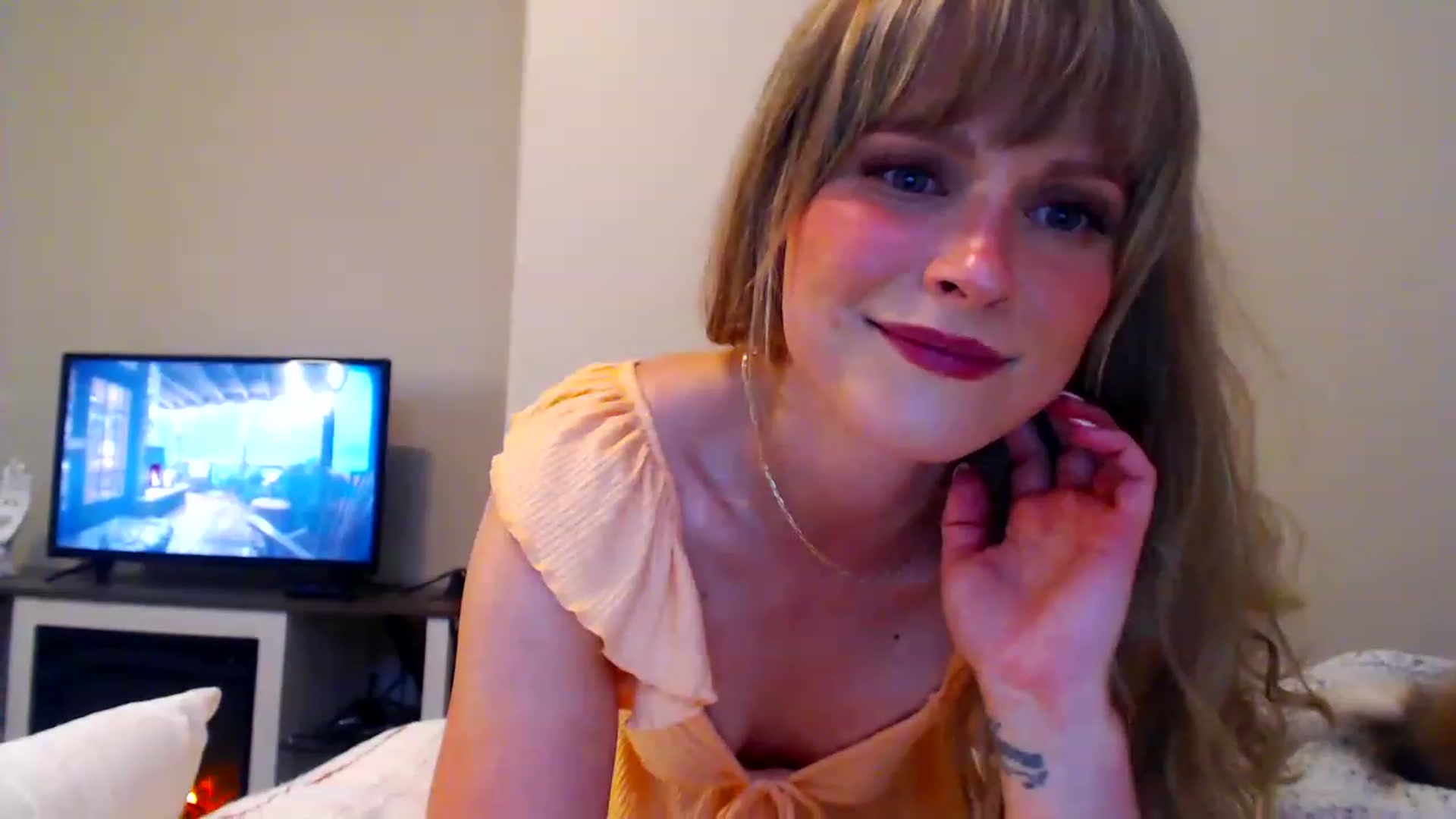 Gallery image thumbnail from BellaFairfox's myfreecams stream on, 06/26/2023, 19:35 image 3 of 20