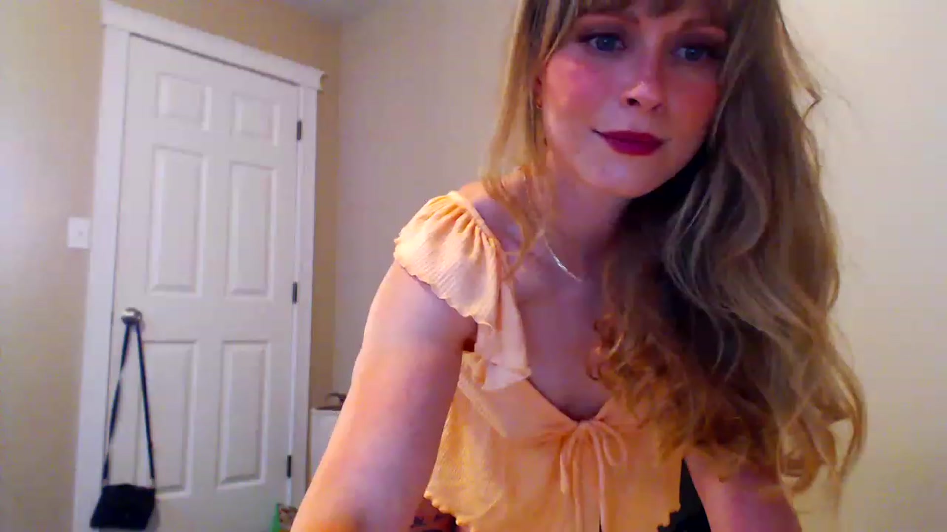 Gallery image thumbnail from BellaFairfox's myfreecams stream on, 06/26/2023, 19:35 image 7 of 20