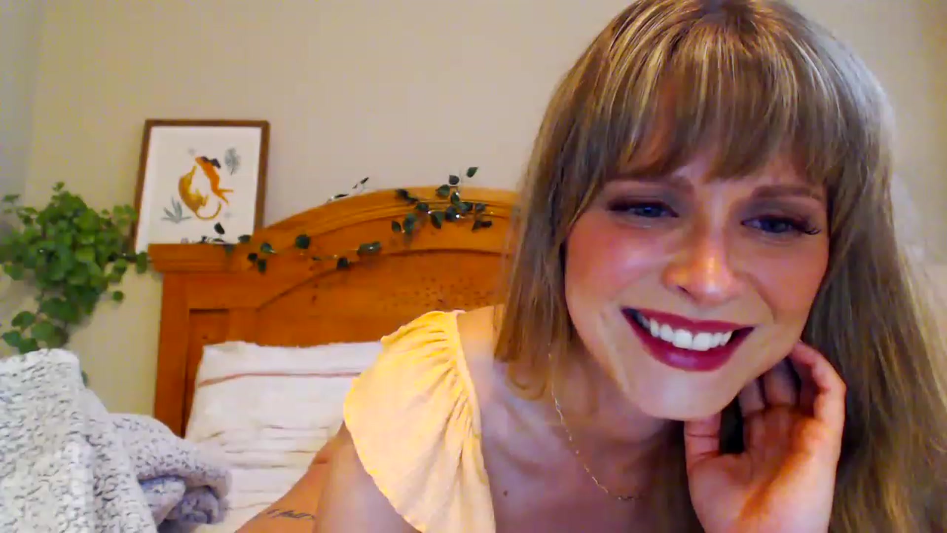Gallery image thumbnail from BellaFairfox's myfreecams stream on, 06/26/2023, 19:35 image 12 of 20
