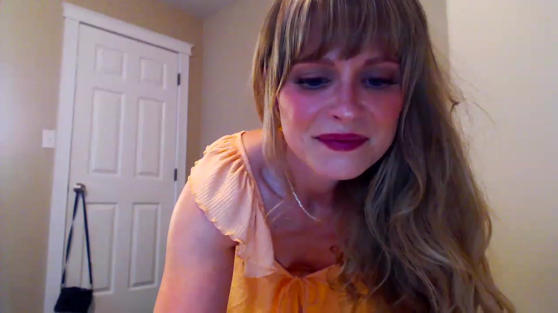 Gallery image thumbnail from BellaFairfox's myfreecams stream on, 06/26/2023, 19:35 image 6 of 20