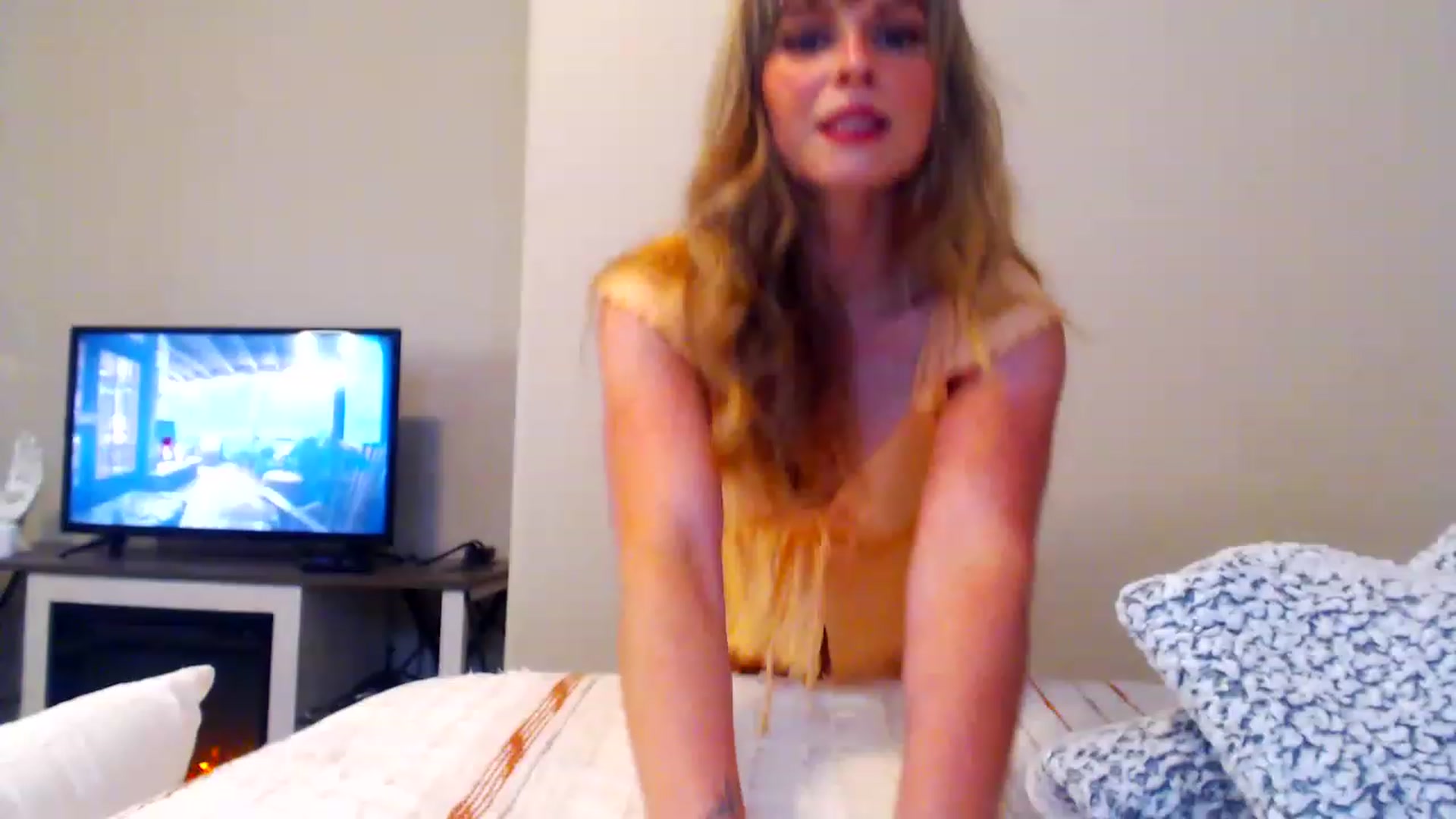 Gallery image thumbnail from BellaFairfox's myfreecams stream on, 06/26/2023, 19:35 image 1 of 20
