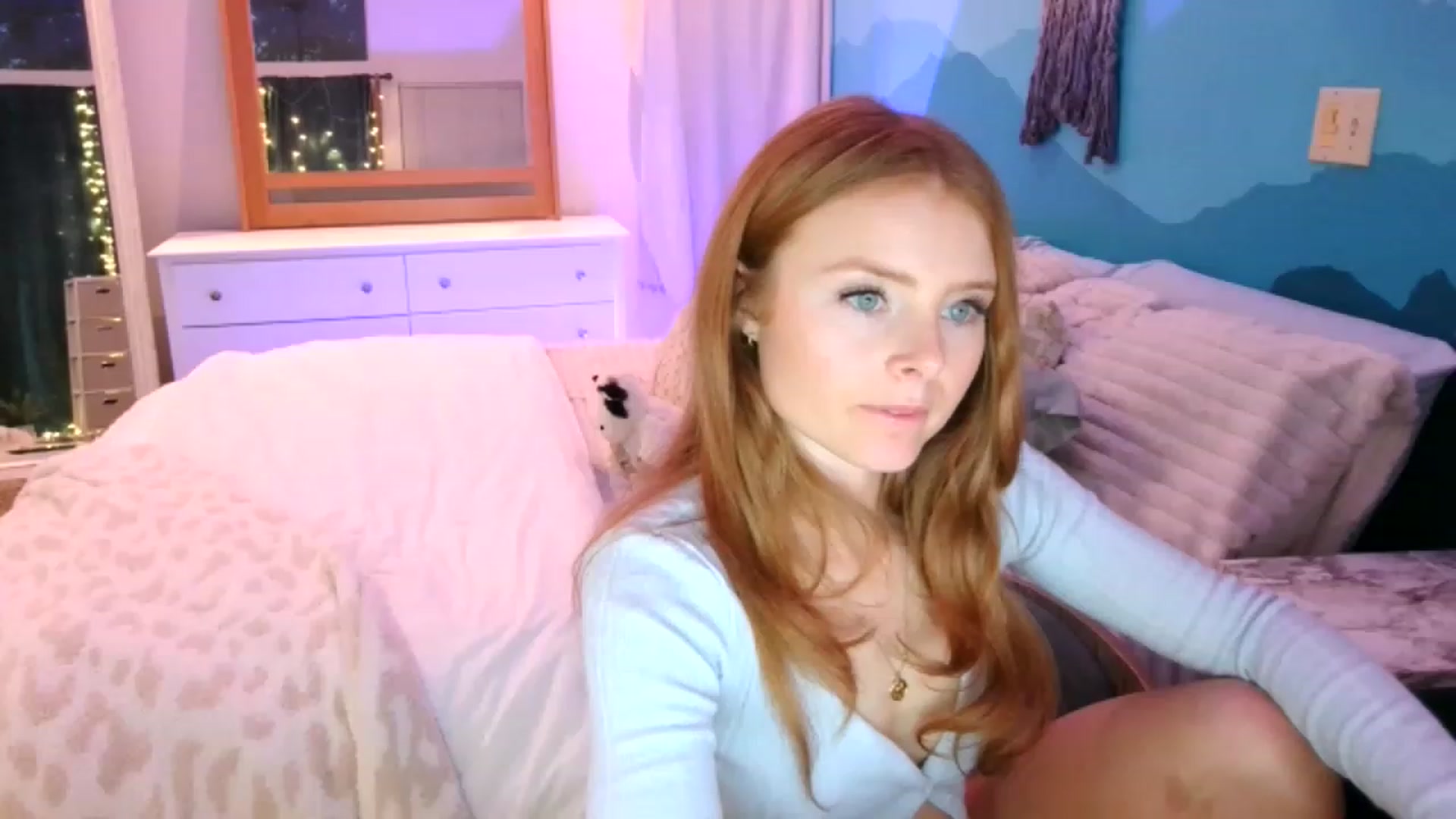 Gallery image thumbnail from BellaFreyaXo's myfreecams stream on, 12/01/2022, 01:00 image 19 of 20