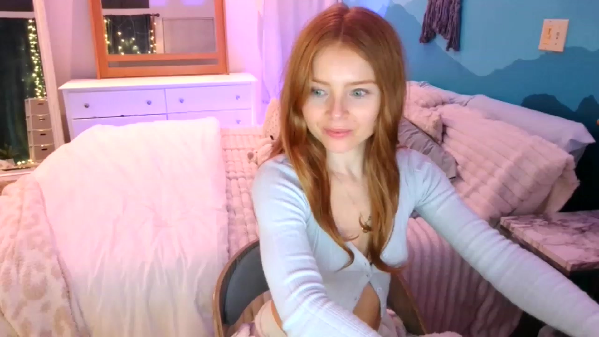 Gallery image thumbnail from BellaFreyaXo's myfreecams stream on, 12/01/2022, 09:50 image 17 of 20