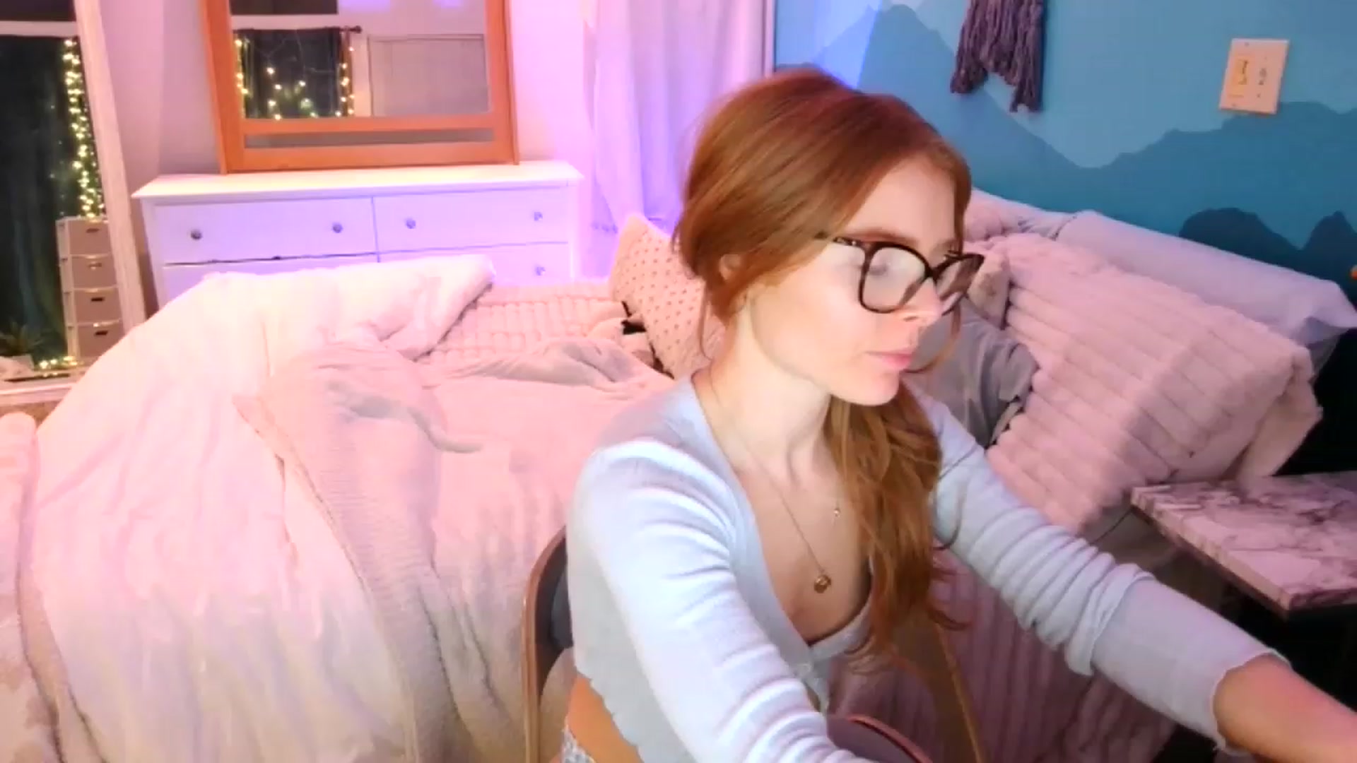 Gallery image thumbnail from BellaFreyaXo's myfreecams stream on, 12/01/2022, 10:55 image 7 of 20