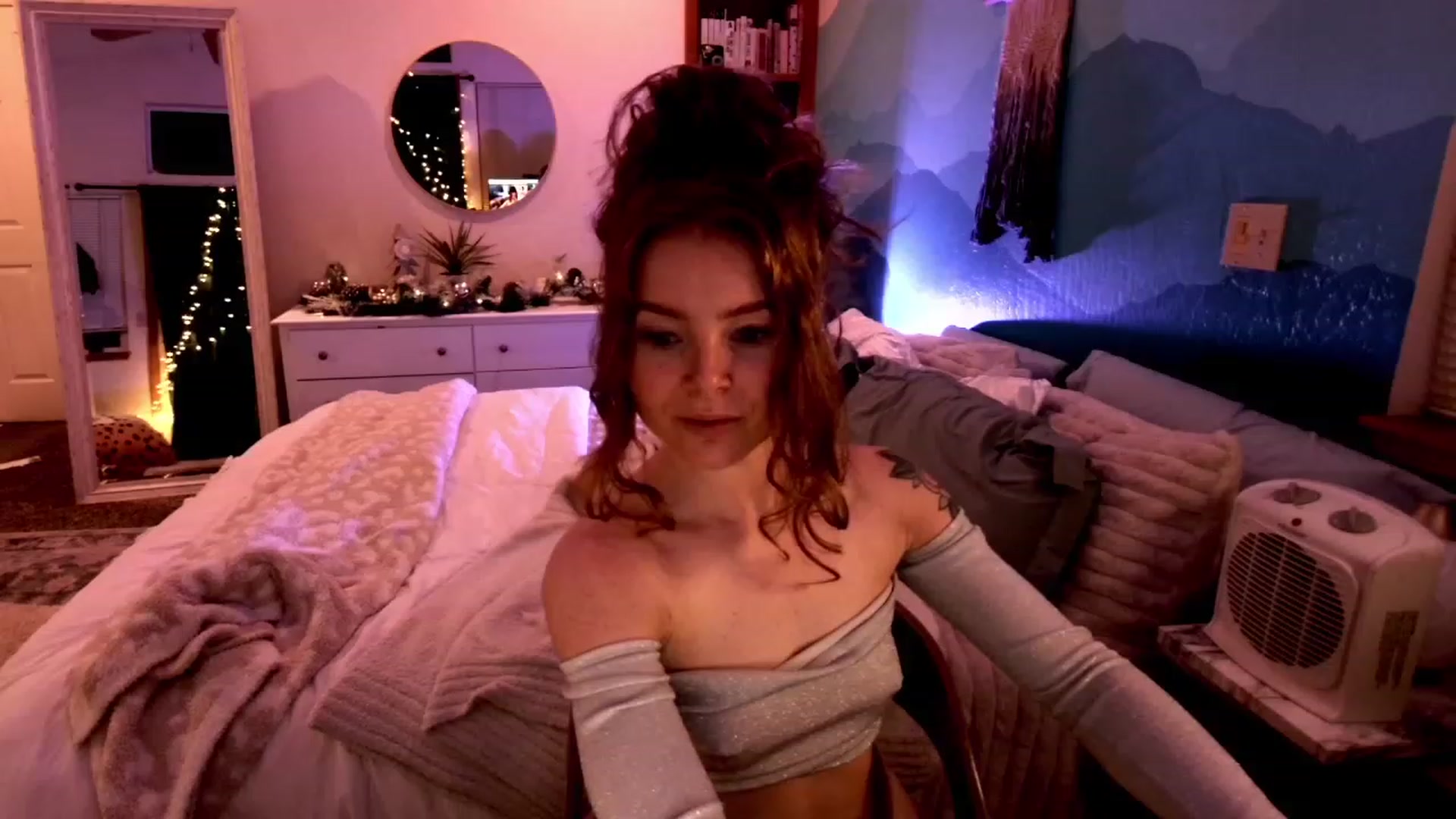 Gallery image thumbnail from BellaFreyaXo's myfreecams stream on, 12/06/2022, 03:33 image 6 of 20