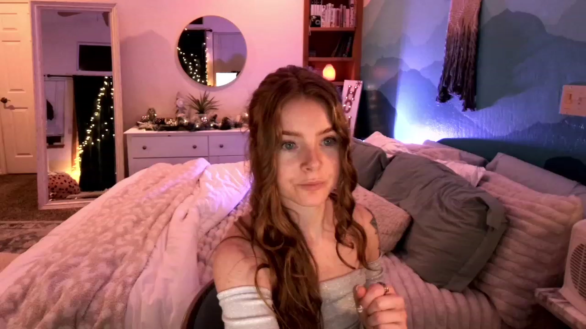 Gallery image thumbnail from BellaFreyaXo's myfreecams stream on, 12/06/2022, 07:37 image 2 of 20
