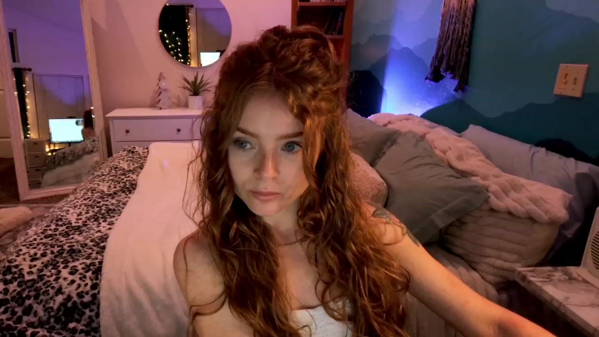 Gallery image thumbnail from BellaFreyaXo's myfreecams stream on, 12/09/2022, 01:37 image 3 of 20