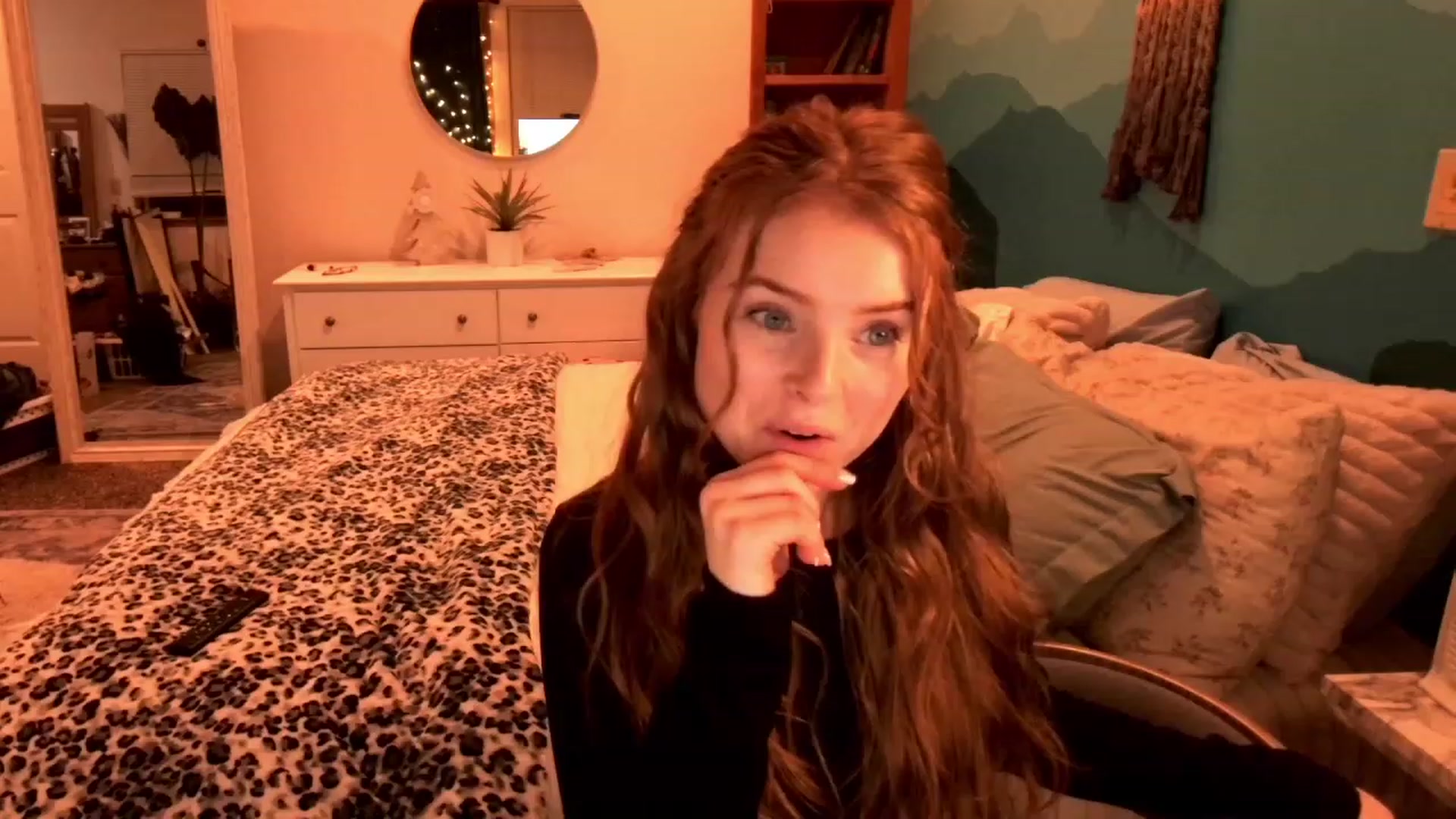 Gallery image thumbnail from BellaFreyaXo's myfreecams stream on, 12/10/2022, 02:07 image 5 of 20