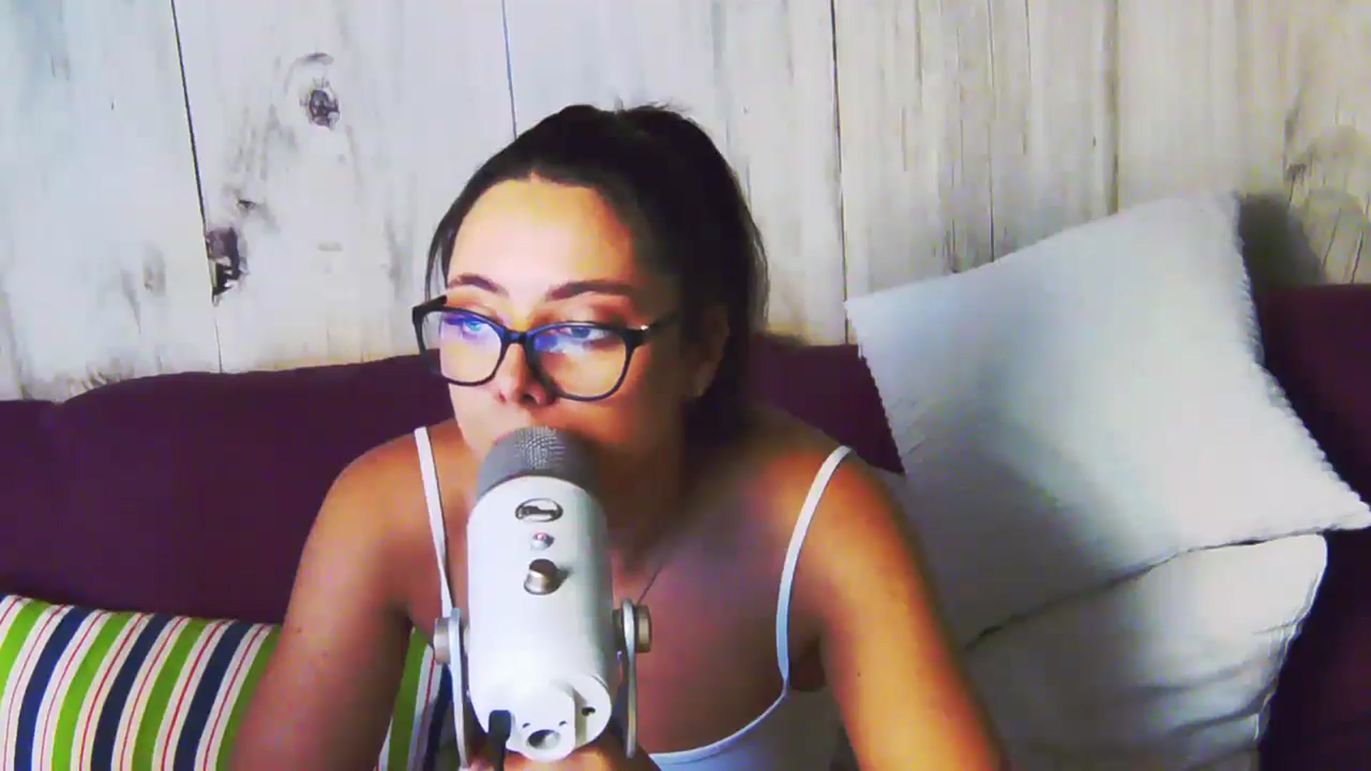 Gallery image thumbnail from BellaMia's myfreecams stream on, 08/21/2024, 22:17 image 15 of 20