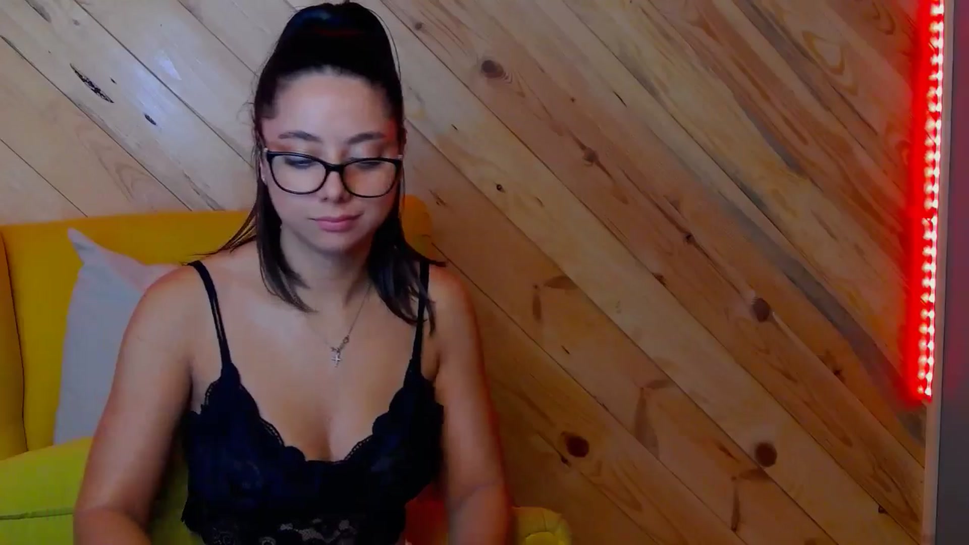 Gallery image thumbnail from BellaMia's myfreecams stream on, 09/06/2024, 22:08 image 17 of 20