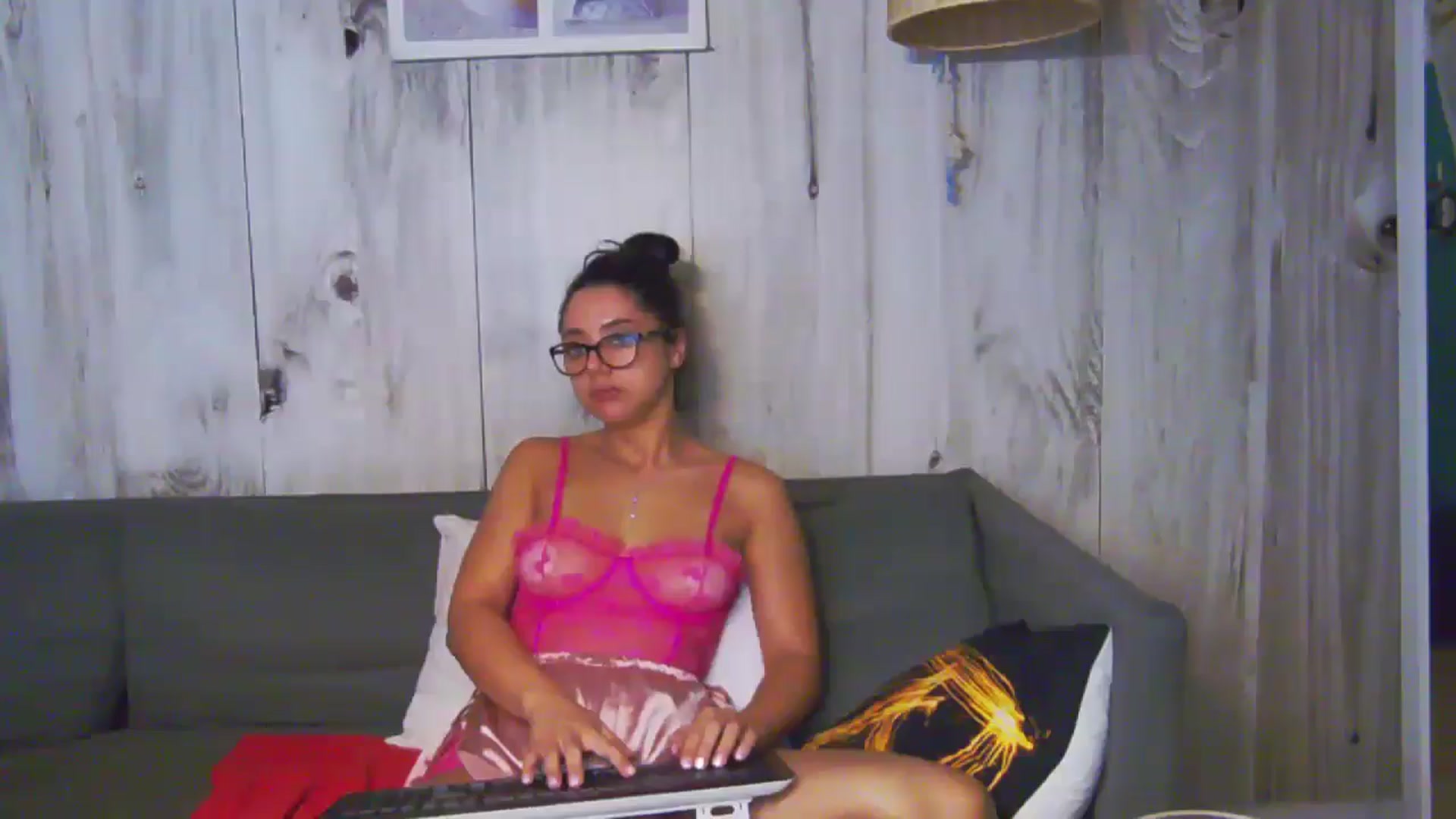 Gallery image thumbnail from BellaMia's myfreecams stream on, 09/19/2024, 24:59 image 19 of 20