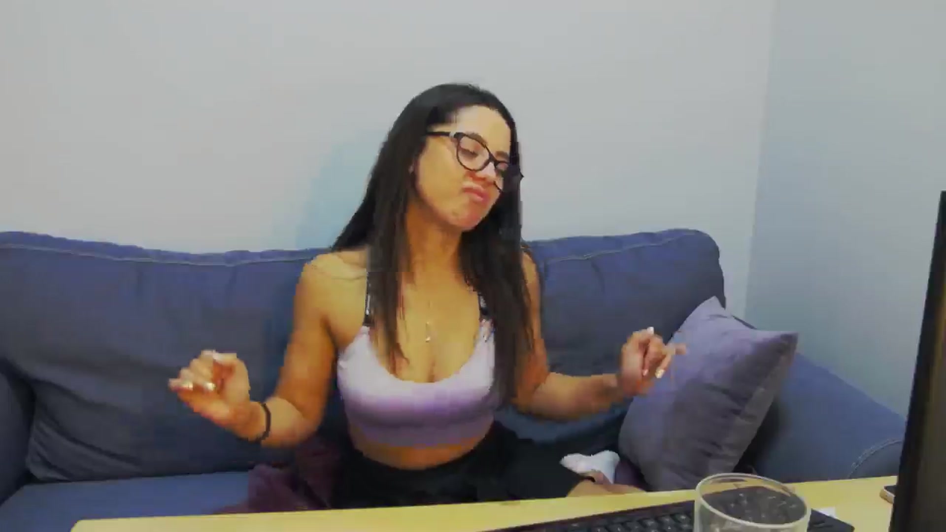 Gallery image thumbnail from BellaMia's myfreecams stream on, 10/01/2024, 24:00 image 12 of 20