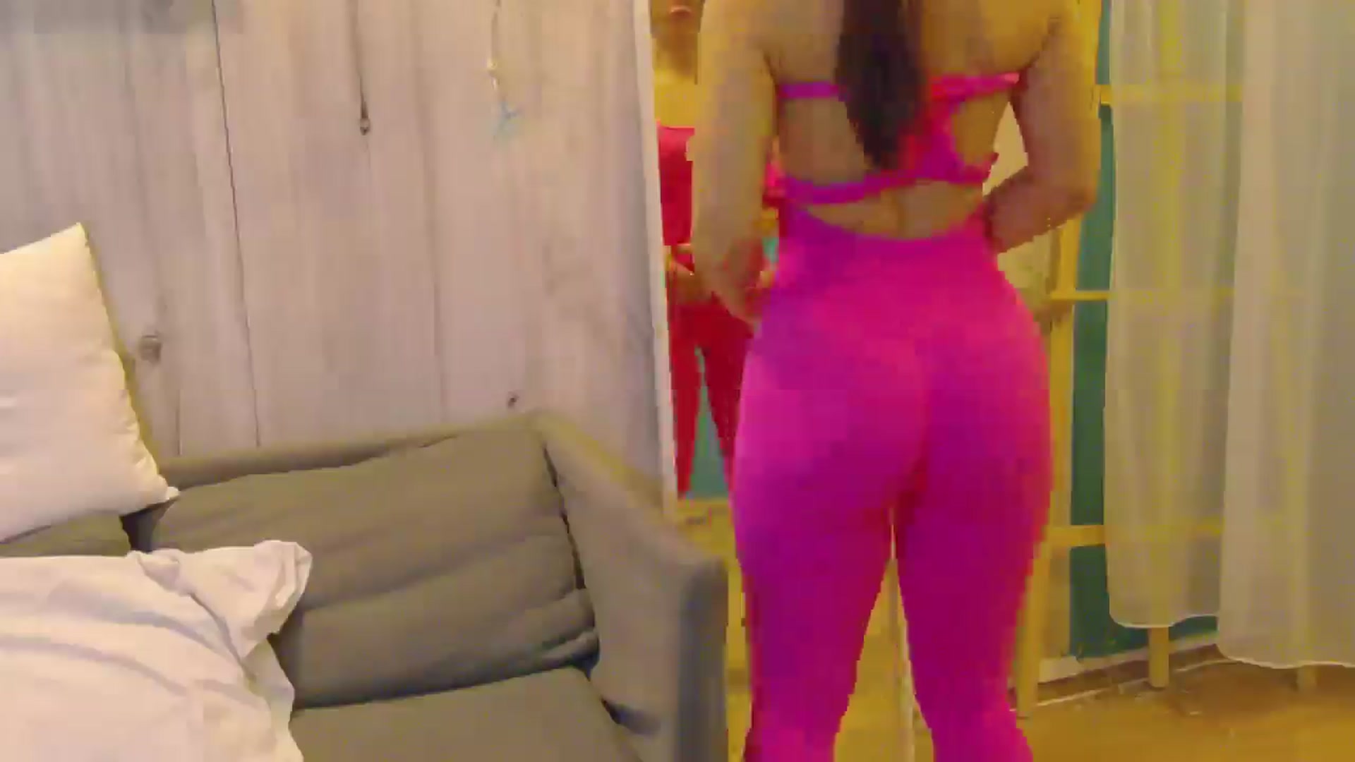 Gallery image thumbnail from BellaMia's myfreecams stream on, 11/20/2024, 22:16 image 5 of 20