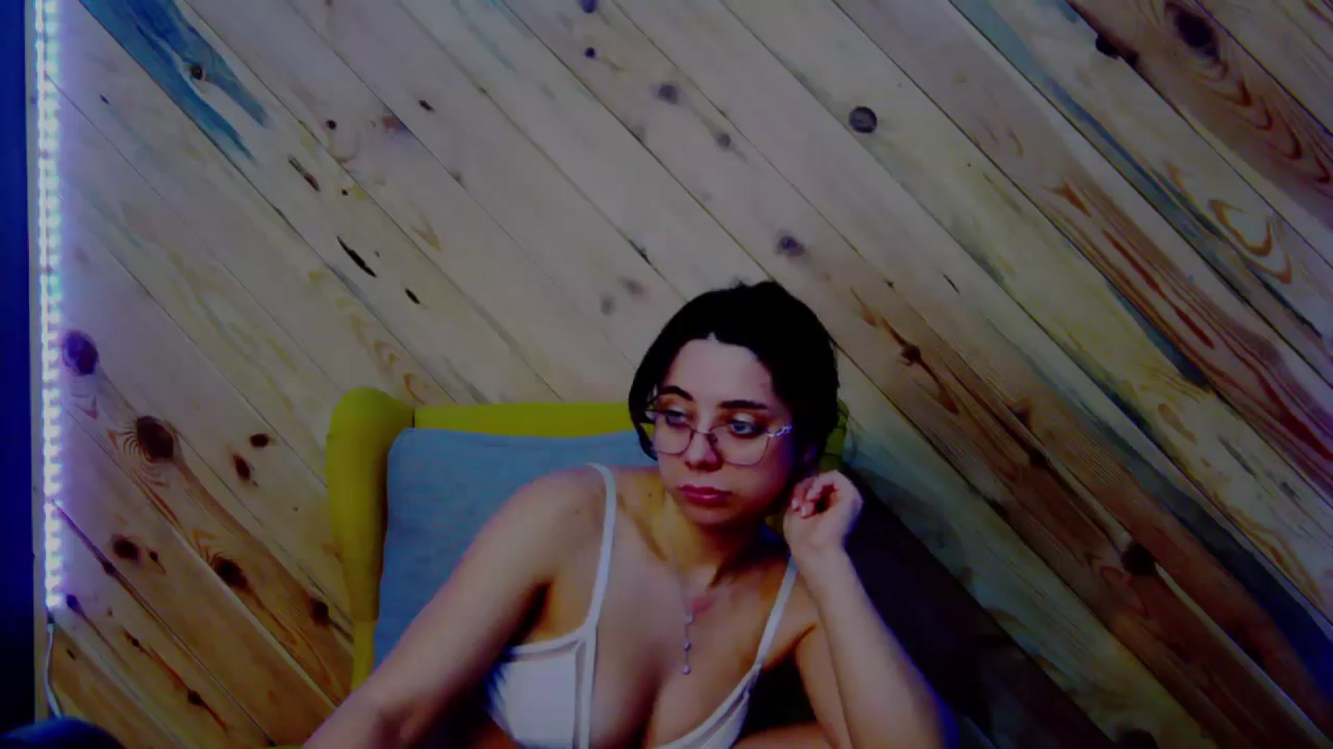 Gallery image thumbnail from BellaMia's myfreecams stream on, 12/19/2024, 24:35 image 18 of 20