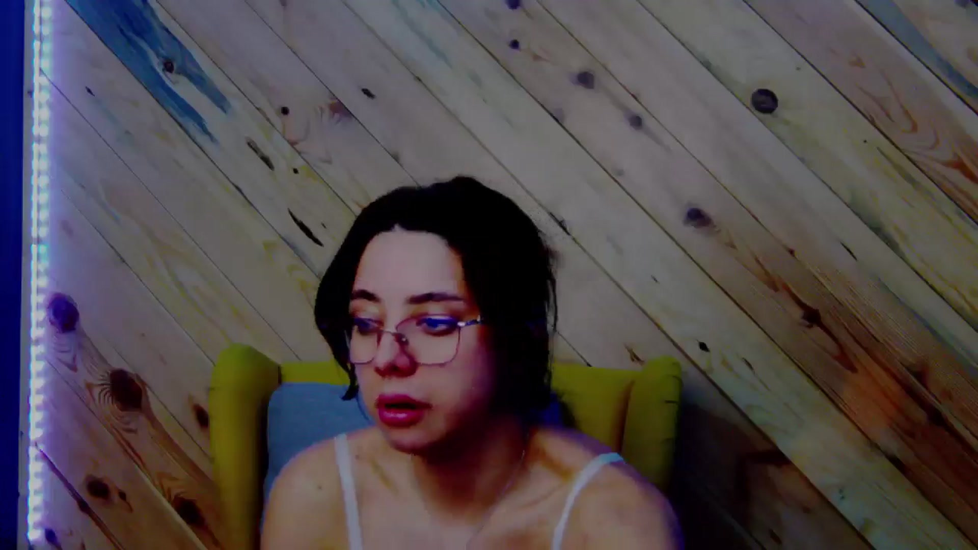 Gallery image thumbnail from BellaMia's myfreecams stream on, 12/19/2024, 24:35 image 9 of 20
