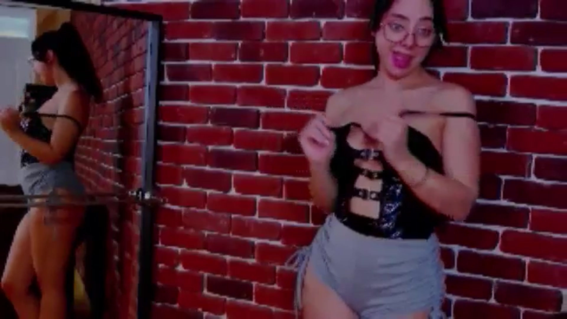 Gallery image thumbnail from BellaMia's myfreecams stream on, 12/19/2024, 23:36 image 3 of 20