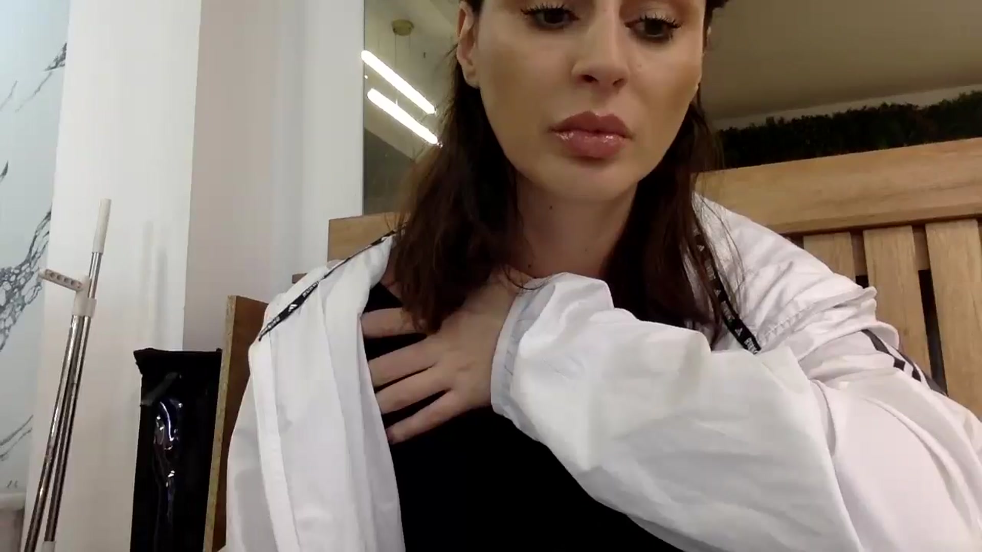 Gallery image thumbnail from BellaNoir___'s myfreecams stream on, 11/03/2025, 10:57 image 3 of 20