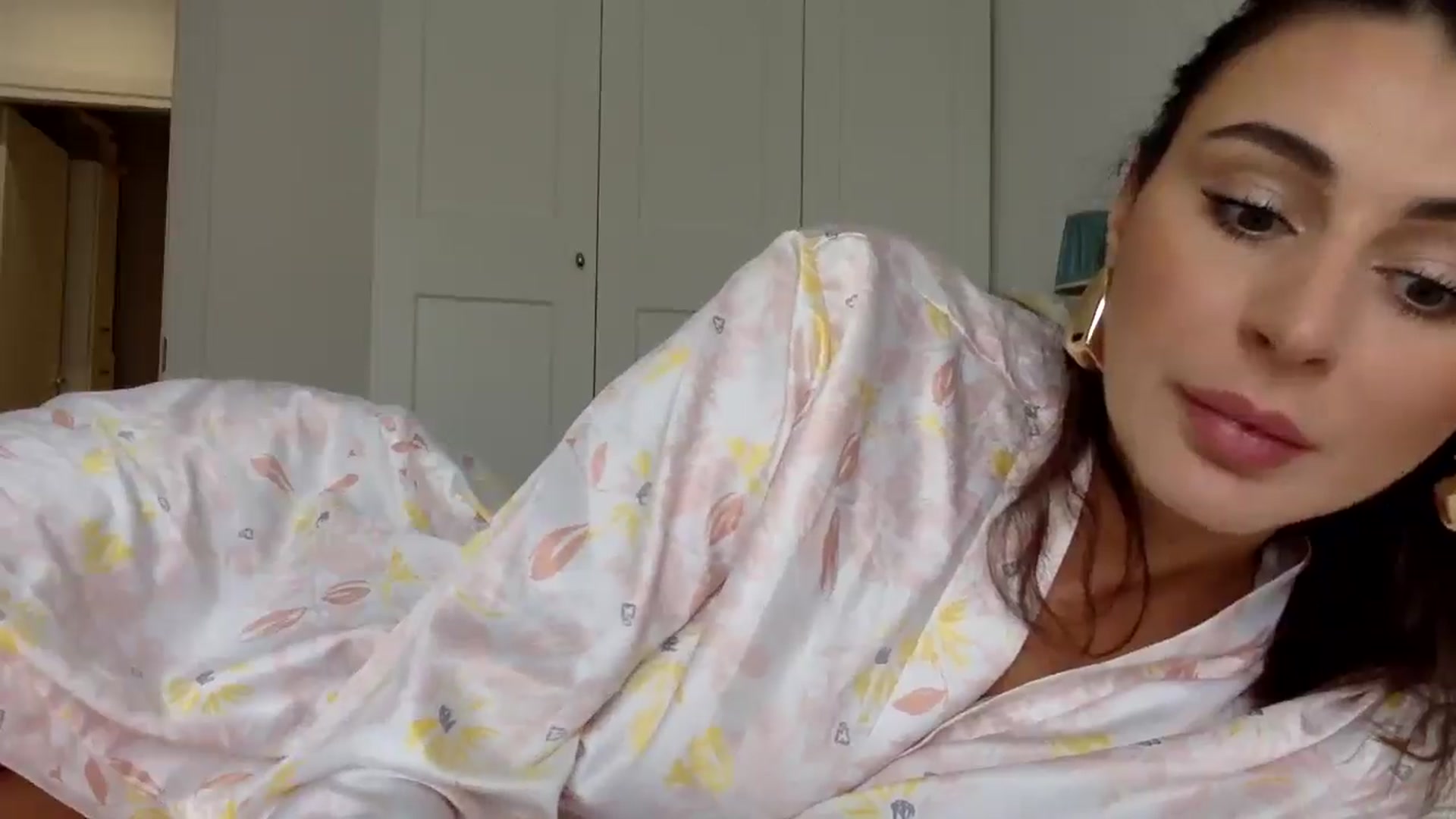 Gallery image thumbnail from BellaNoir___'s myfreecams stream on, 11/11/2025, 09:23 image 6 of 20