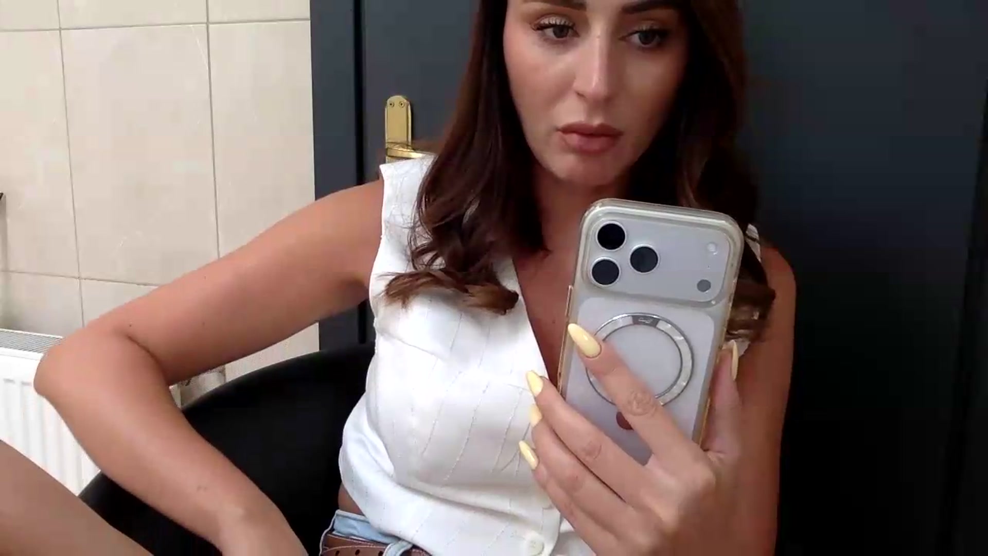 Gallery image thumbnail from BellaNoir___'s myfreecams stream on, 06/19/2026, 11:14 image 16 of 20